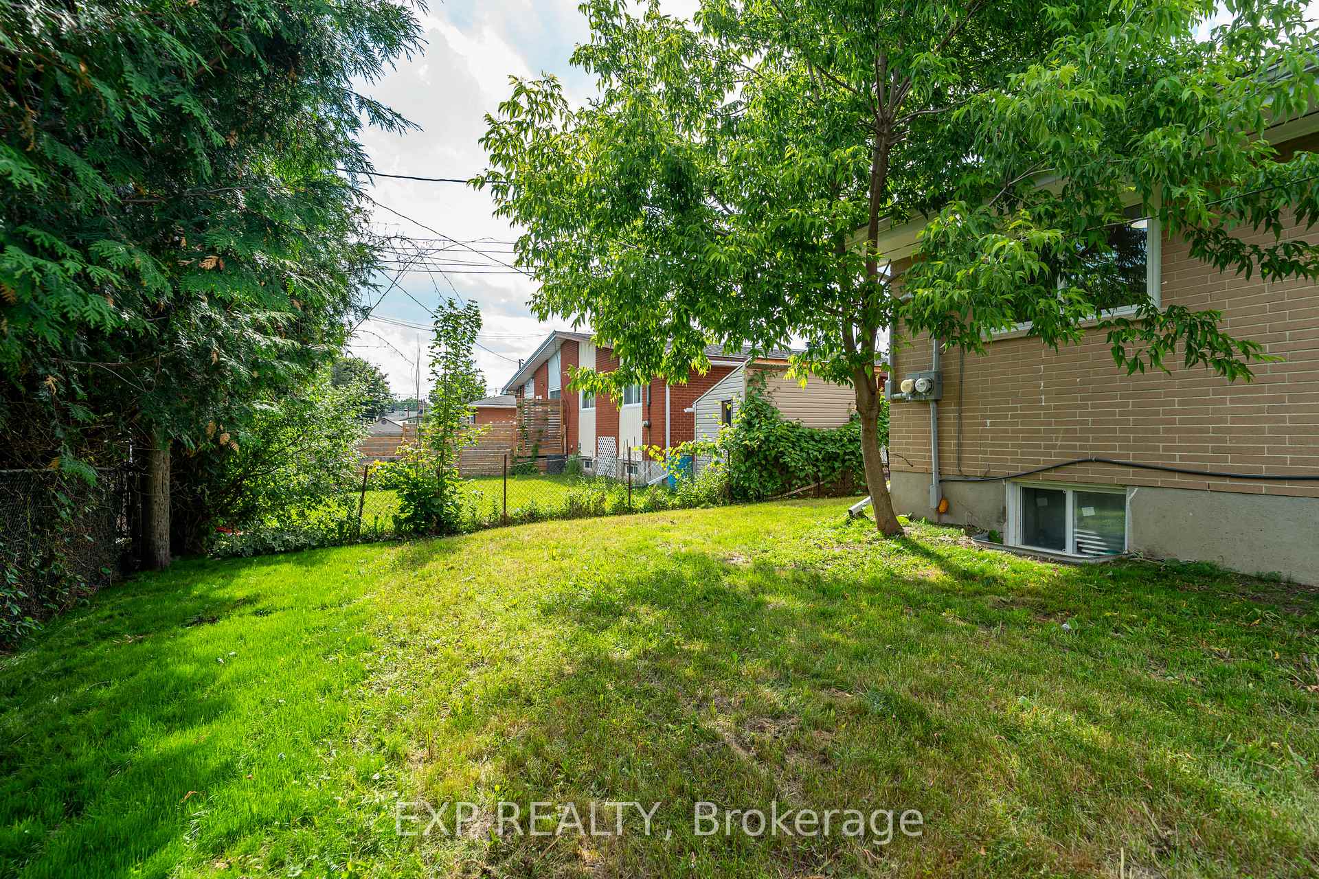 Photo 24 of 110 Fieldrow Street, Ottawa, Meadowlands/Crestview — HOMEH
