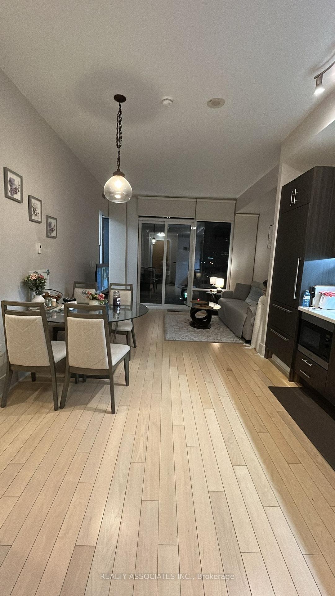Photo 3 of Unit 725, 29 Queens Quay E, Toronto, Waterfront Communities — HOMEH