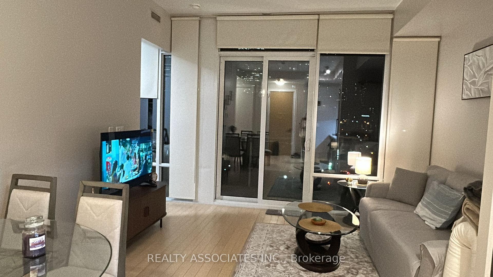 Photo 7 of Unit 725, 29 Queens Quay E, Toronto, Waterfront Communities — HOMEH