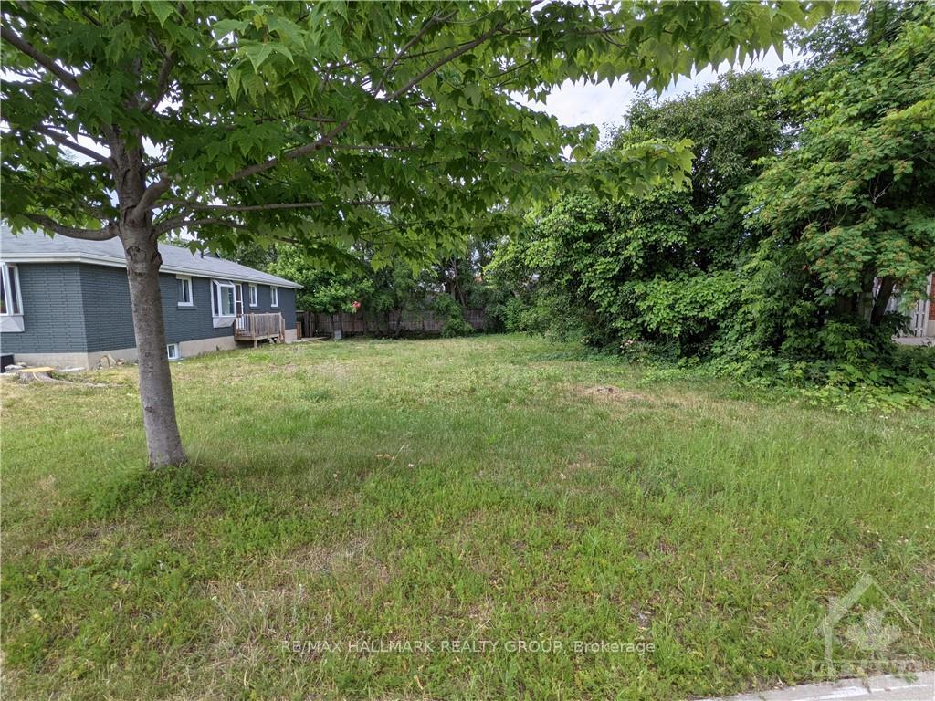 Photo 3 of 1795 Kerr Avenue, Ottawa, McKellar Heights — HOMEH