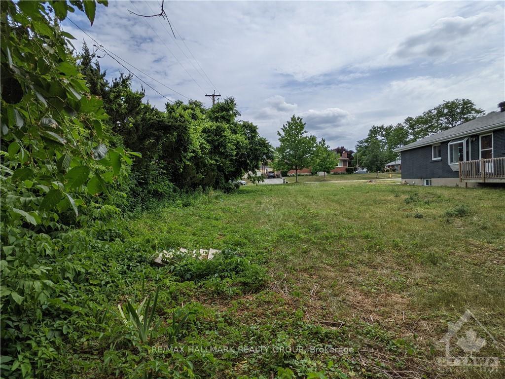 Photo 4 of 1795 Kerr Avenue, Ottawa, McKellar Heights — HOMEH