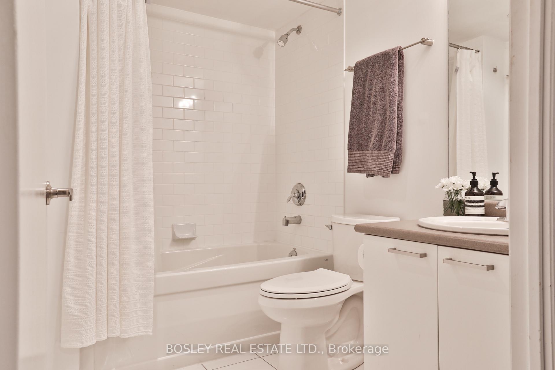 Photo 4 of Unit 1706, 22 Wellesley Street E, Toronto, Church-Yonge Corridor — HOMEH
