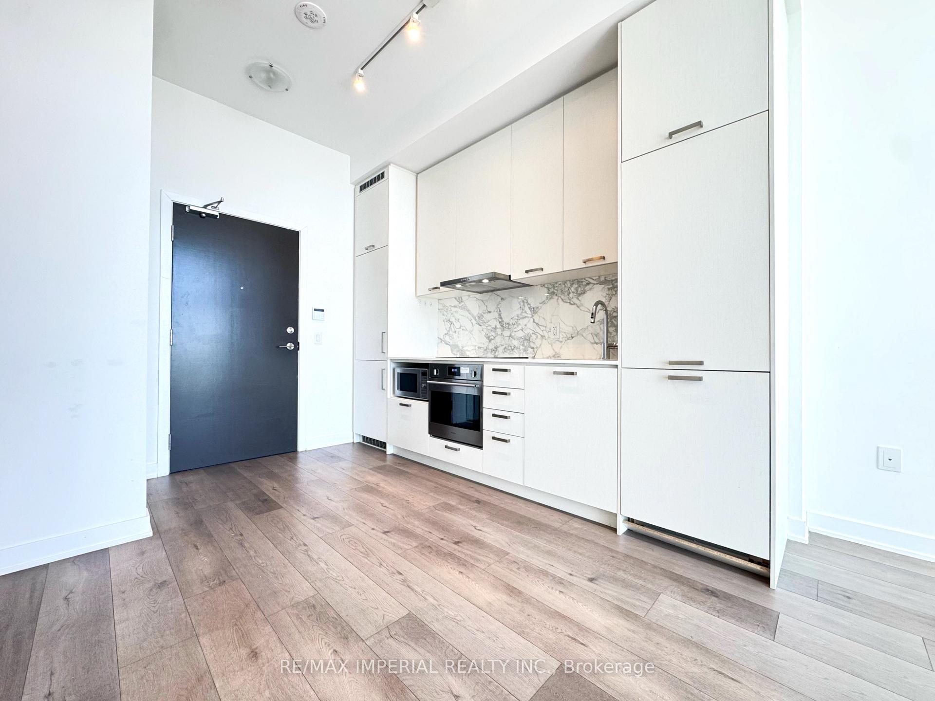 Front of Unit 1805, 10 Honeycrisp Crescent