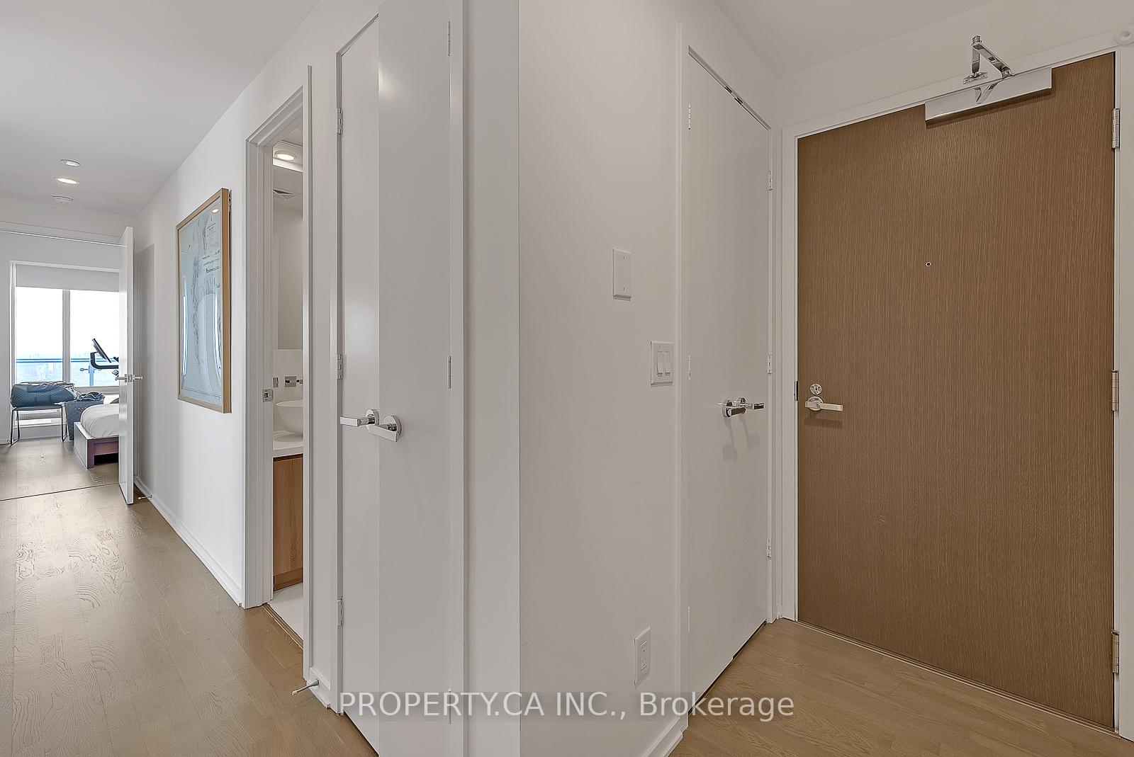 Photo 2 of Unit 5206, 1 Bloor Street E, Toronto, Church-Yonge Corridor — HOMEH