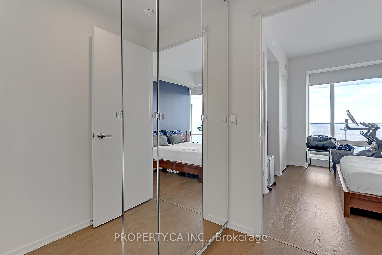 Photo 4 of Unit 5206, 1 Bloor Street E, Toronto, Church-Yonge Corridor — HOMEH