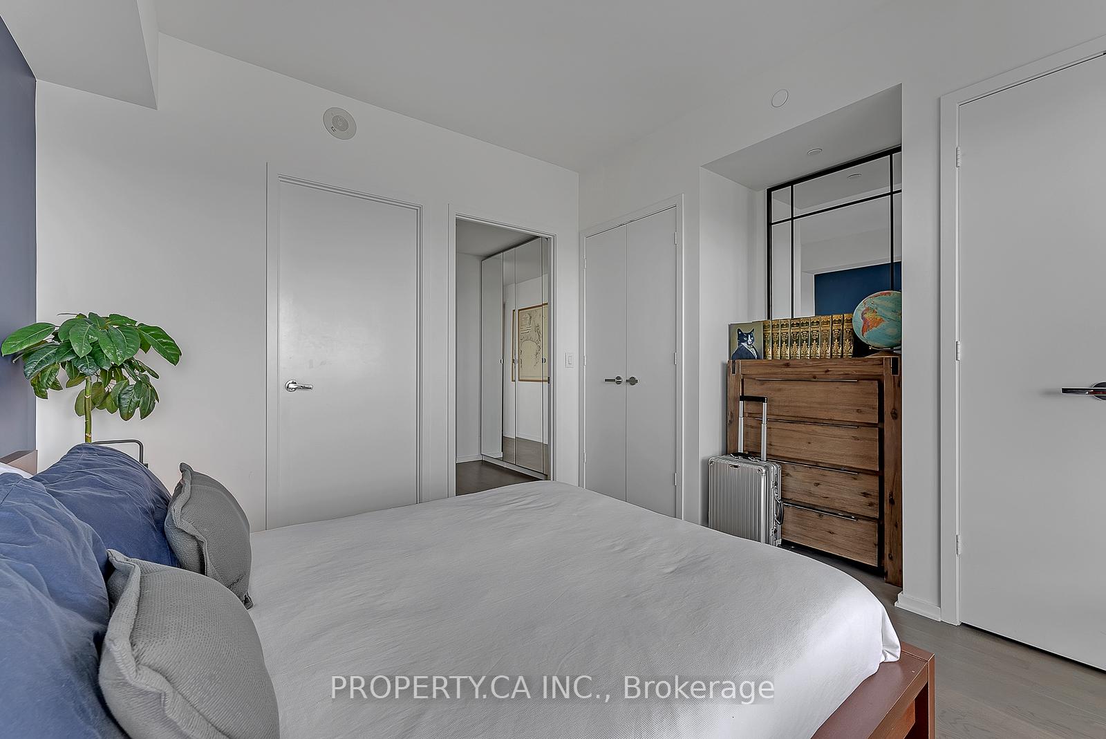 Photo 9 of Unit 5206, 1 Bloor Street E, Toronto, Church-Yonge Corridor — HOMEH