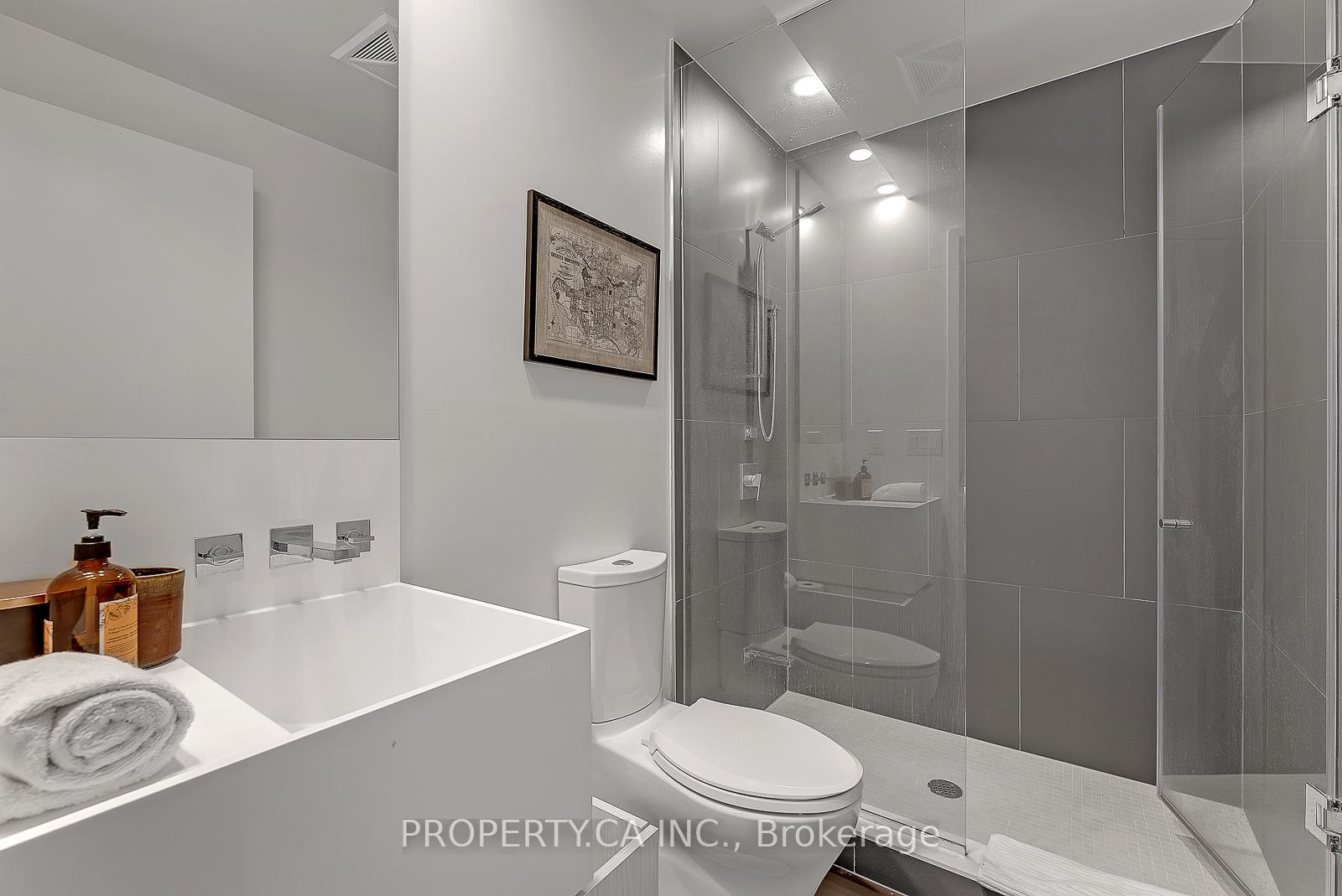 Photo 15 of Unit 5206, 1 Bloor Street E, Toronto, Church-Yonge Corridor — HOMEH