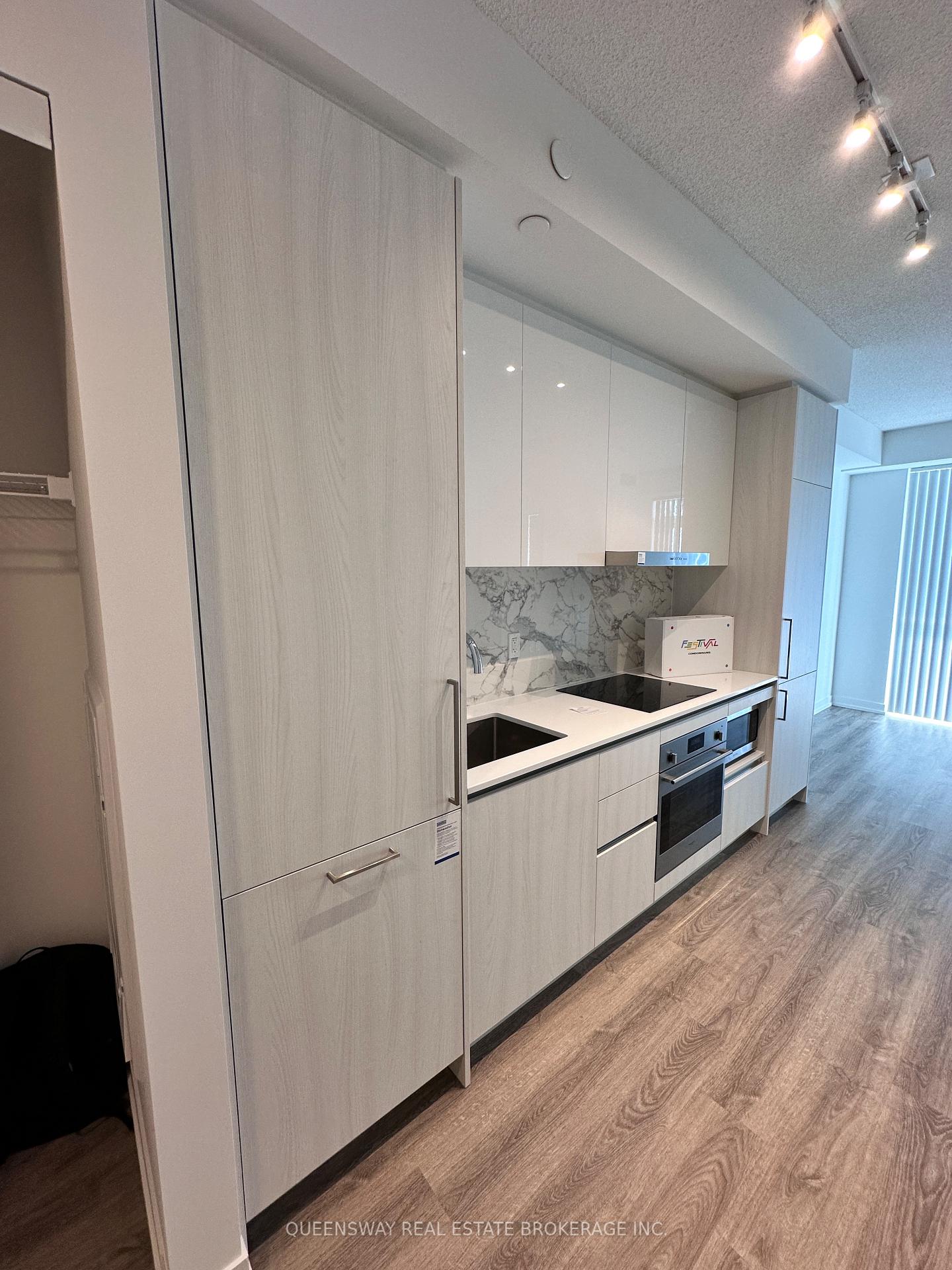 Photo 3 of Unit 4508, 195 Commerce Street, Vaughan, Vaughan Corporate Centre — HOMEH