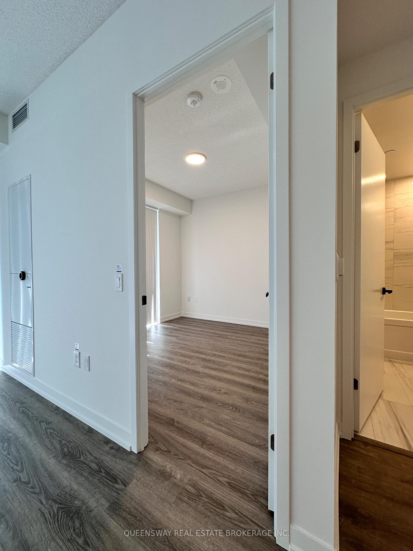Photo 4 of Unit 4508, 195 Commerce Street, Vaughan, Vaughan Corporate Centre — HOMEH