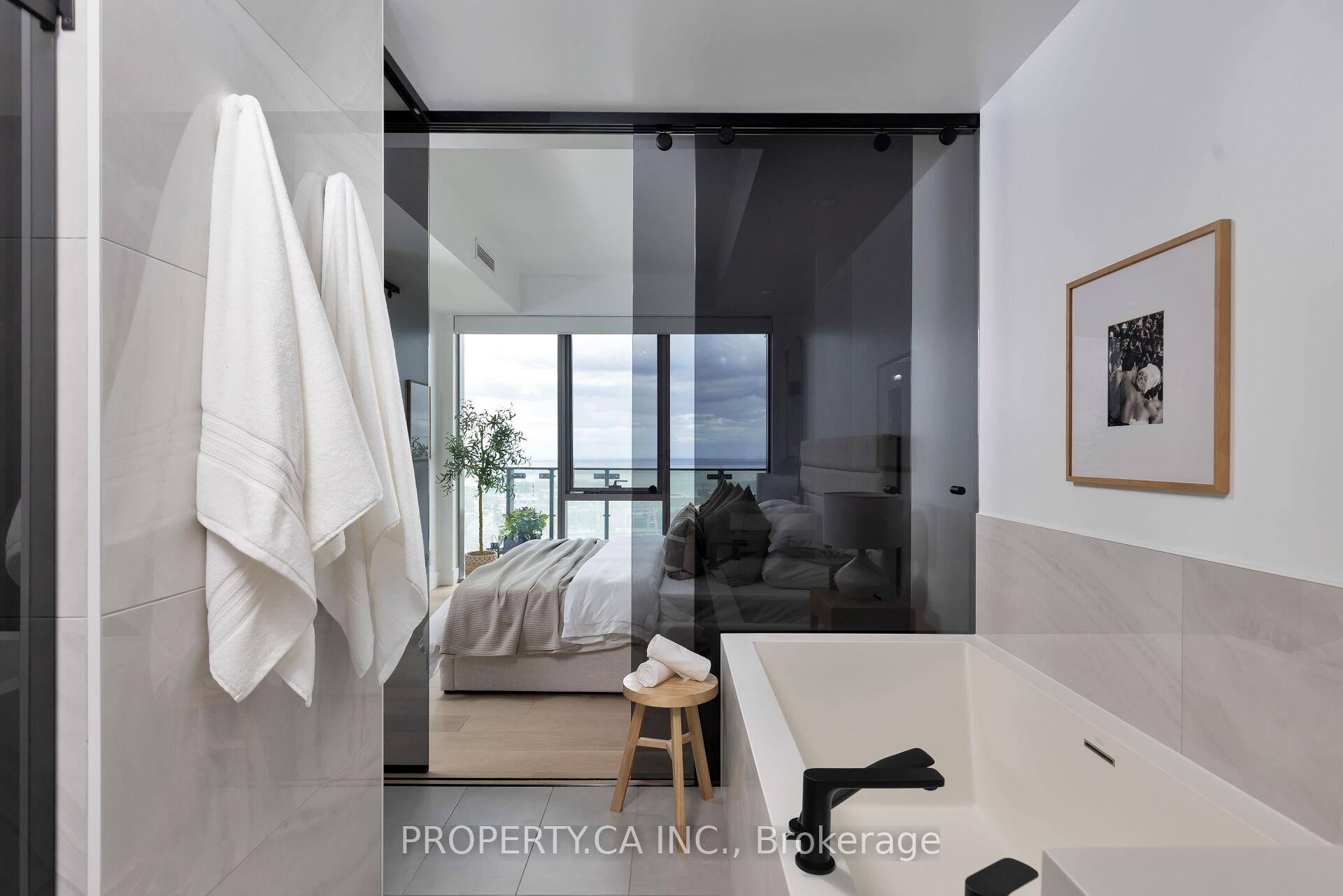 Photo 6 of Unit 3306, 390 Cherry Street, Toronto, Waterfront Communities — HOMEH
