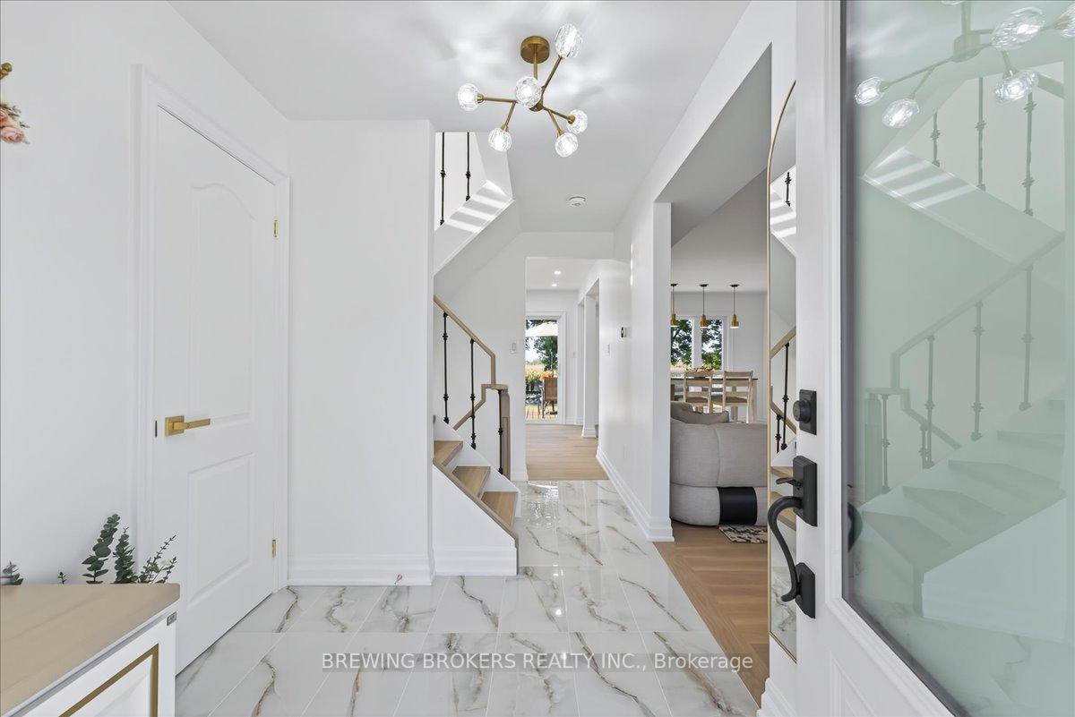 Photo 5 of 261 Nelson Crescent, Innisfil, Stroud — HOMEH