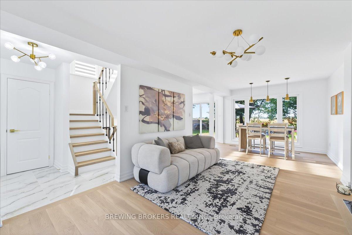 Photo 12 of 261 Nelson Crescent, Innisfil, Stroud — HOMEH