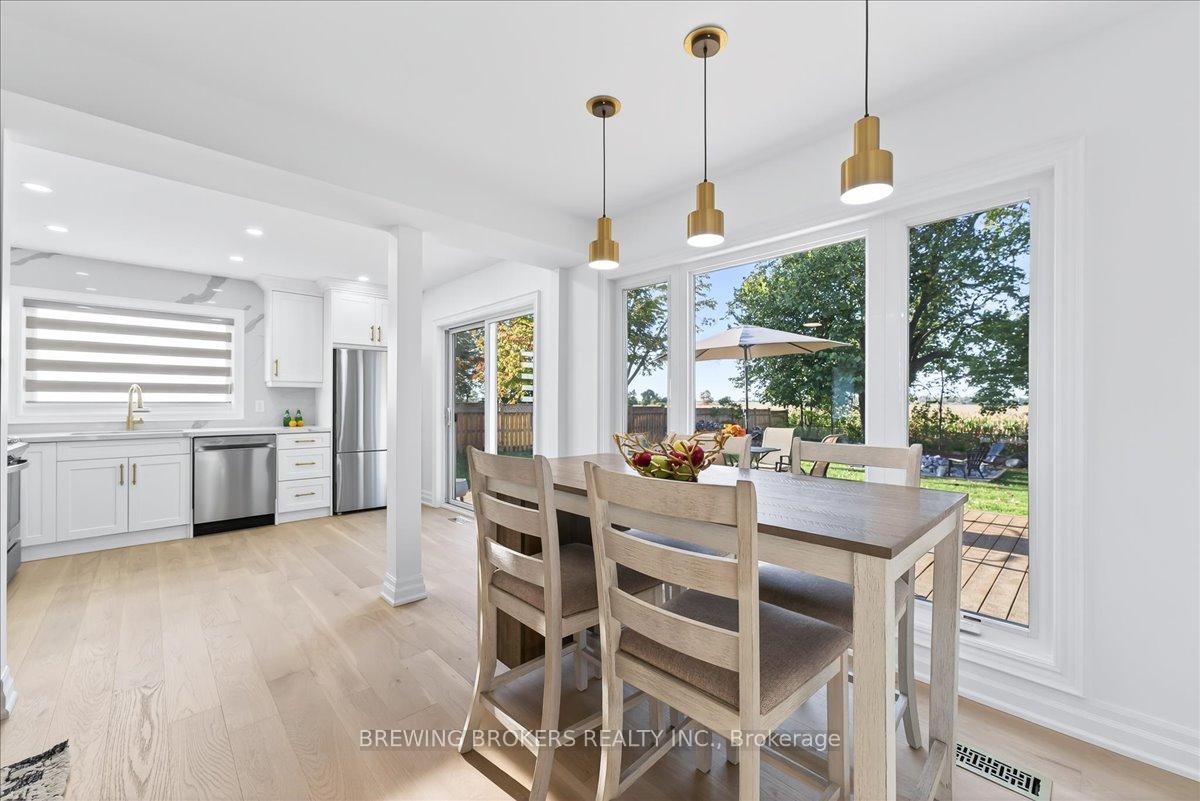Photo 18 of 261 Nelson Crescent, Innisfil, Stroud — HOMEH