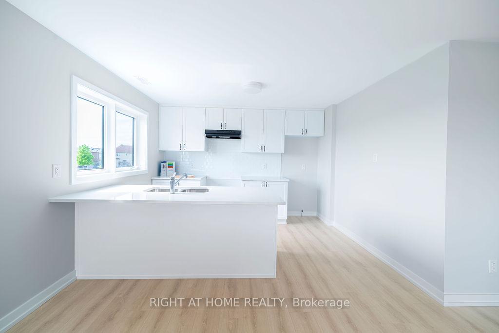 Photo 3 of 119 David Lewis Private, Ottawa, Avalon West — HOMEH