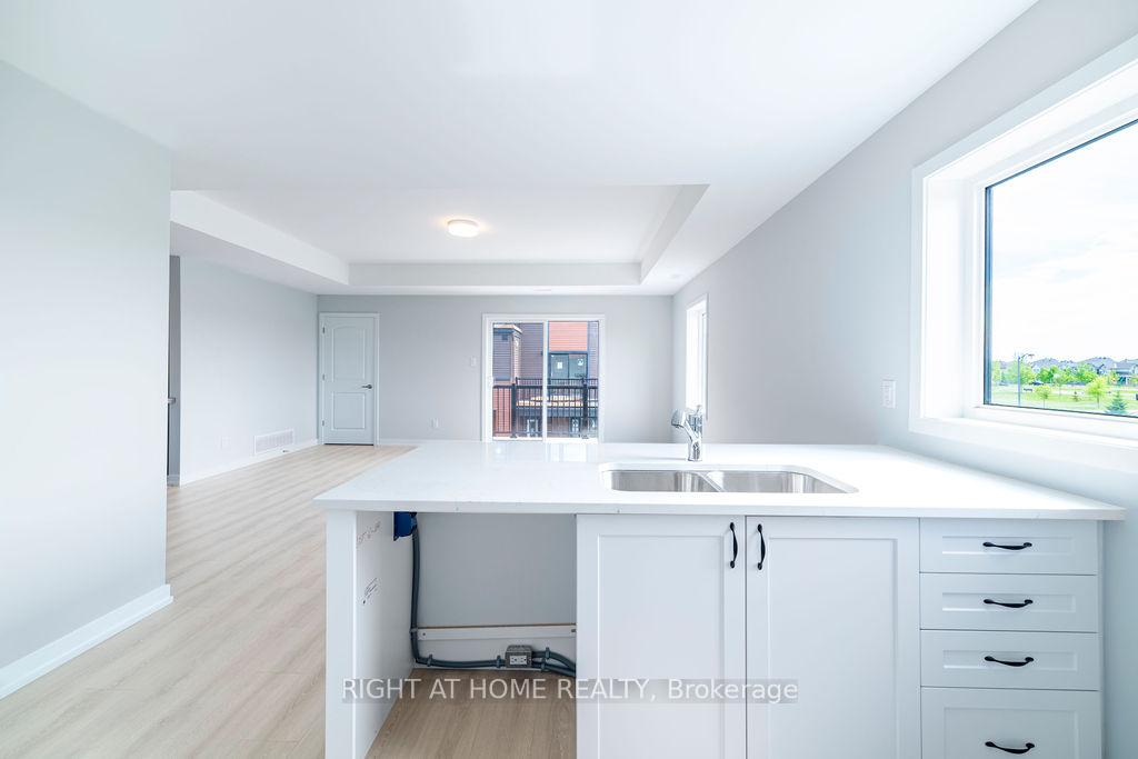 Photo 23 of 119 David Lewis Private, Ottawa, Avalon West — HOMEH