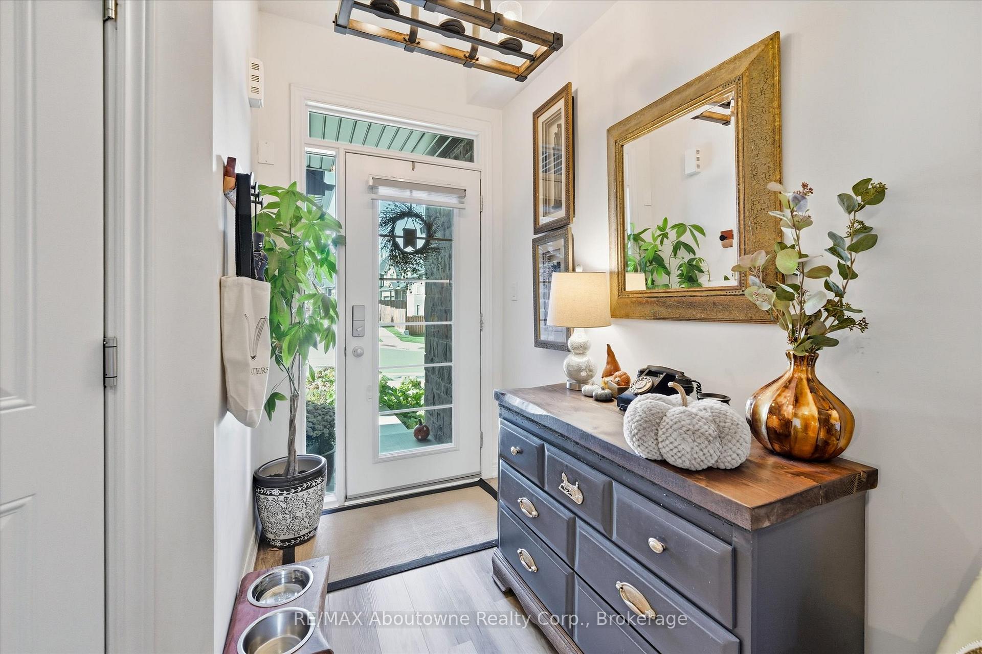 Photo 3 of 3969 Crown Street, Lincoln, Beamsville — HOMEH