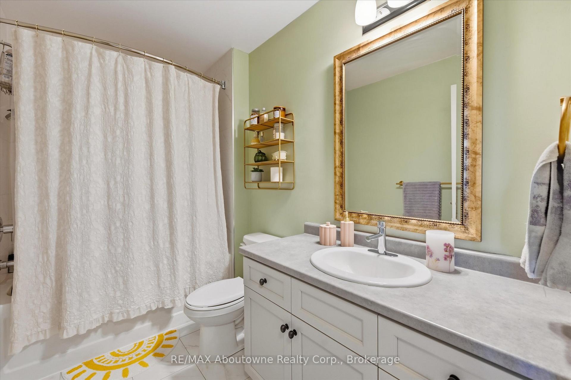 Photo 24 of 3969 Crown Street, Lincoln, Beamsville — HOMEH