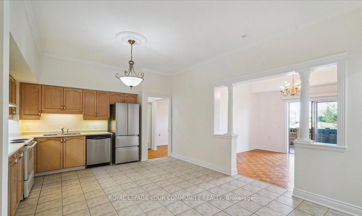 Photo 5 of Unit 114, 2506 Rutherford Road, Vaughan, Maple — HOMEH