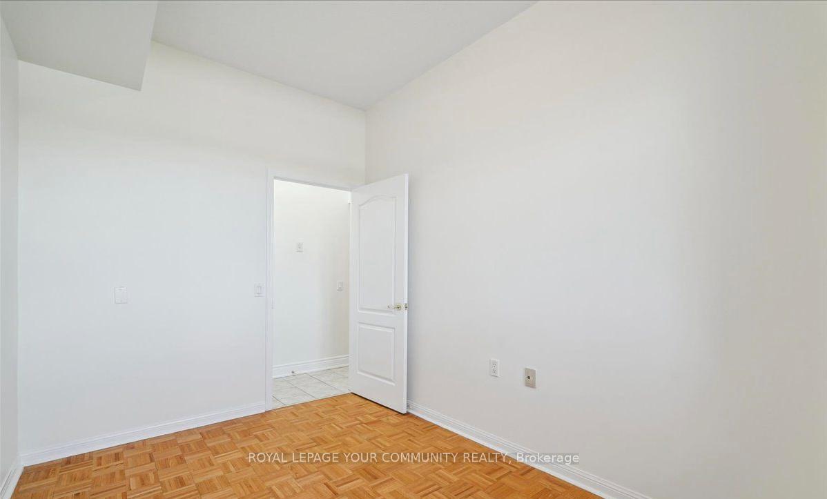 Photo 8 of Unit 114, 2506 Rutherford Road, Vaughan, Maple — HOMEH