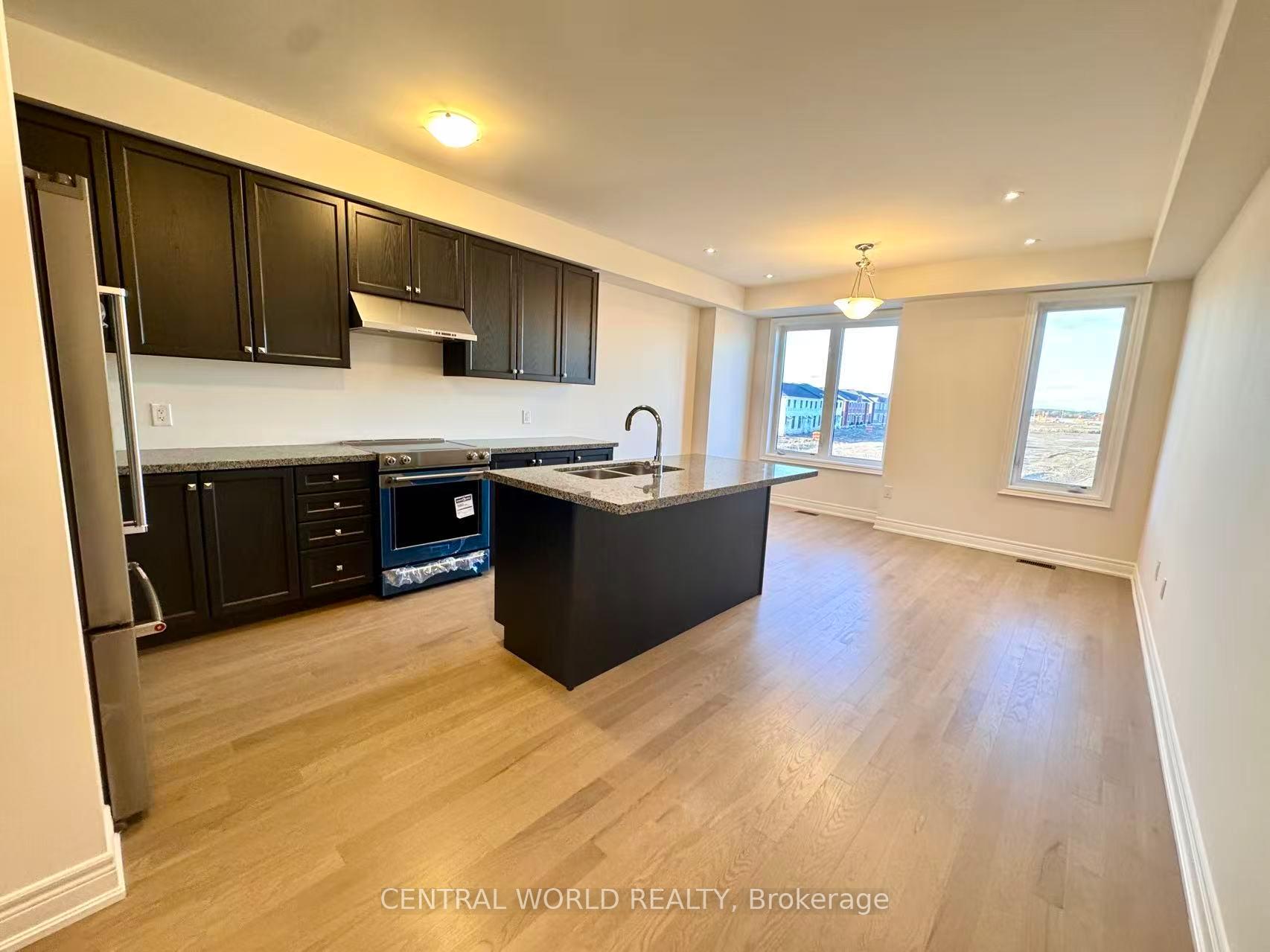 Photo 3 of 545 Vine Cliff Boulevard, Markham, Rural Markham — HOMEH