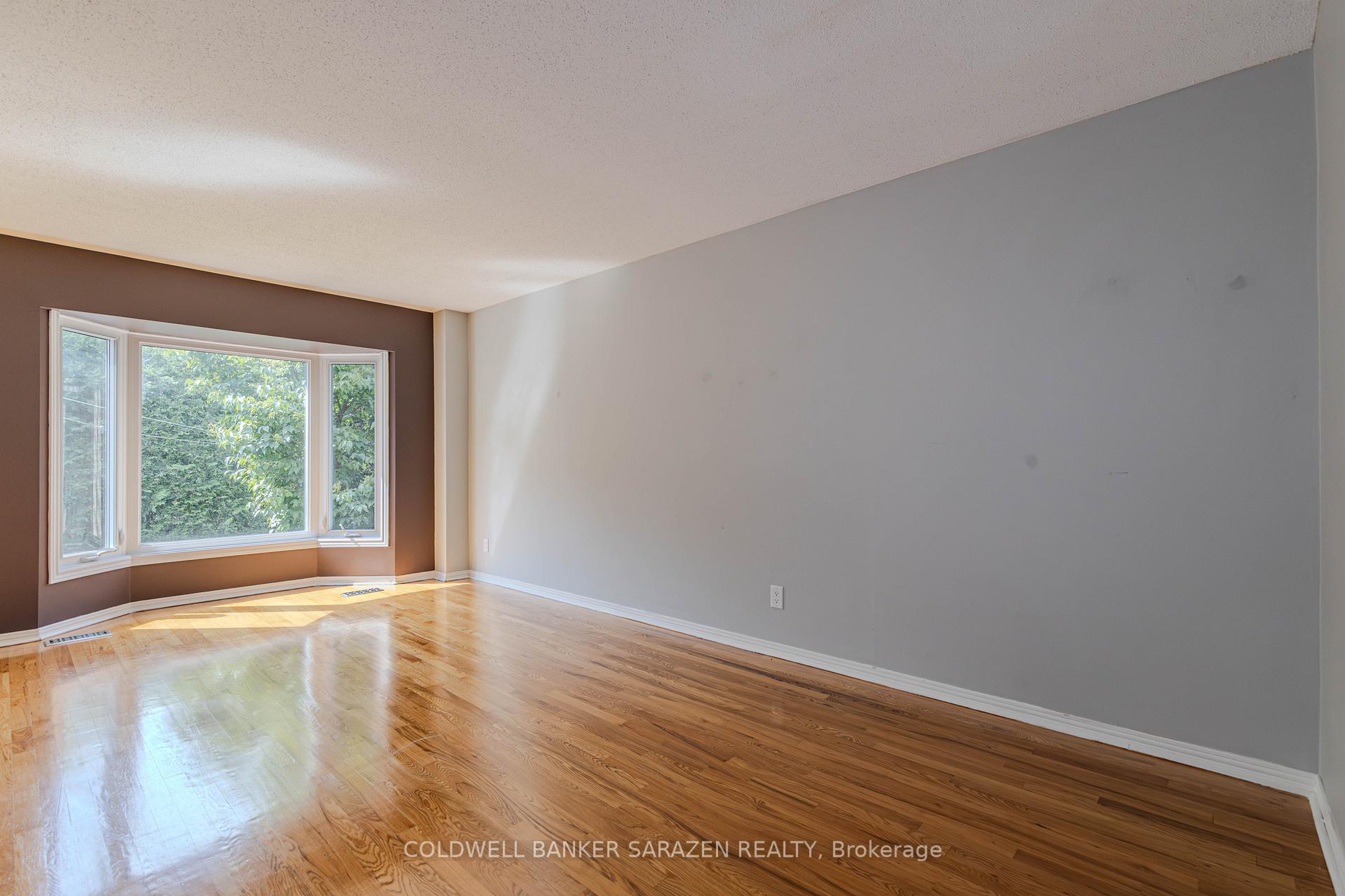 Photo 3 of 22 Crimson Gate, Ottawa, Hunt Club Park/Greenboro — HOMEH
