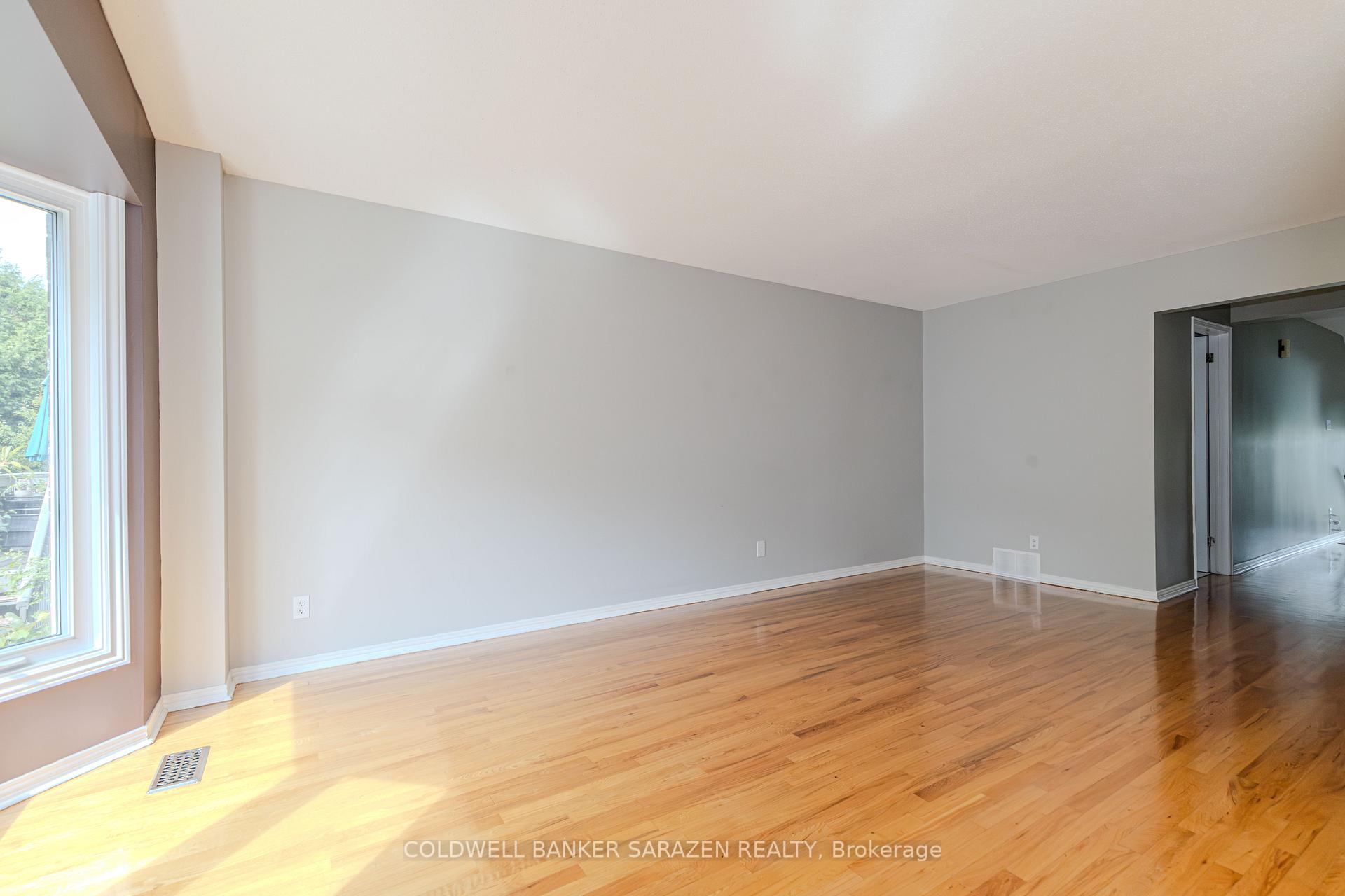 Photo 5 of 22 Crimson Gate, Ottawa, Hunt Club Park/Greenboro — HOMEH