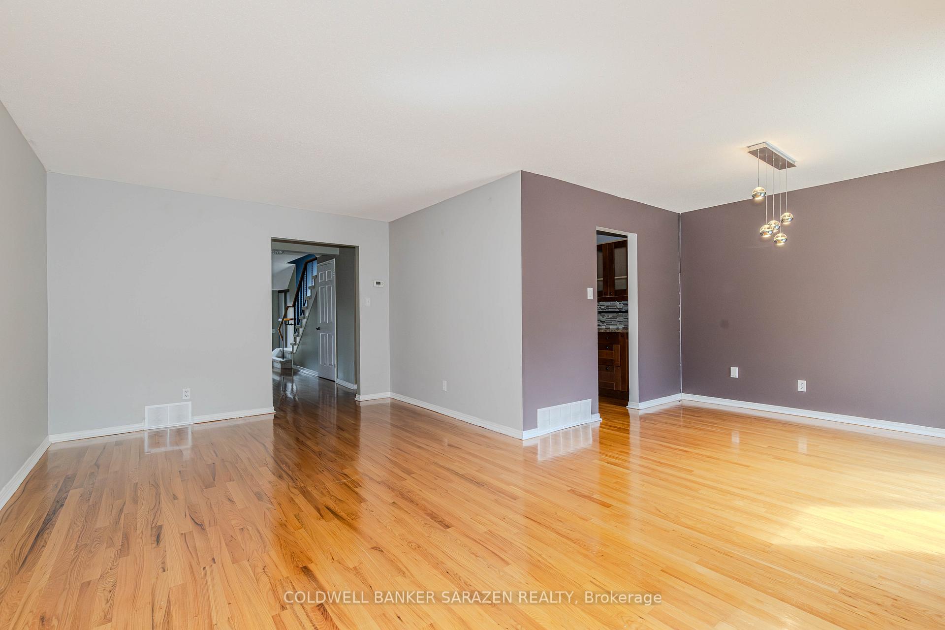 Photo 7 of 22 Crimson Gate, Ottawa, Hunt Club Park/Greenboro — HOMEH