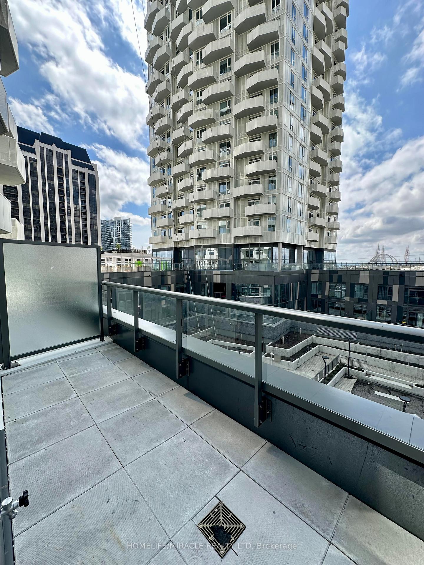 Photo 6 of Unit 504, 474 Caldari Road, Vaughan, Concord — HOMEH
