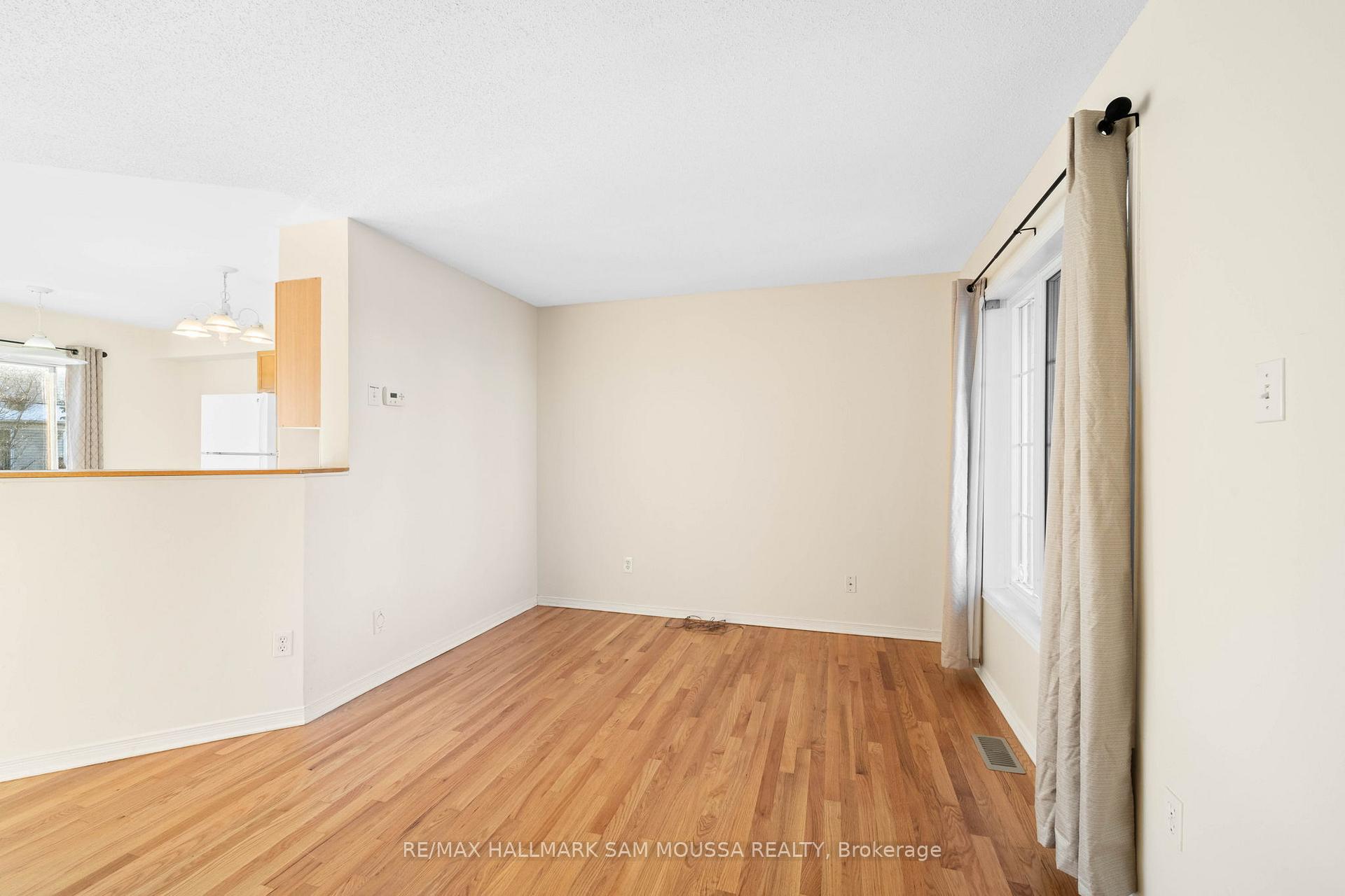 Photo 6 of 18 Drumso Street, Ottawa, Hunt Club Park/Greenboro — HOMEH