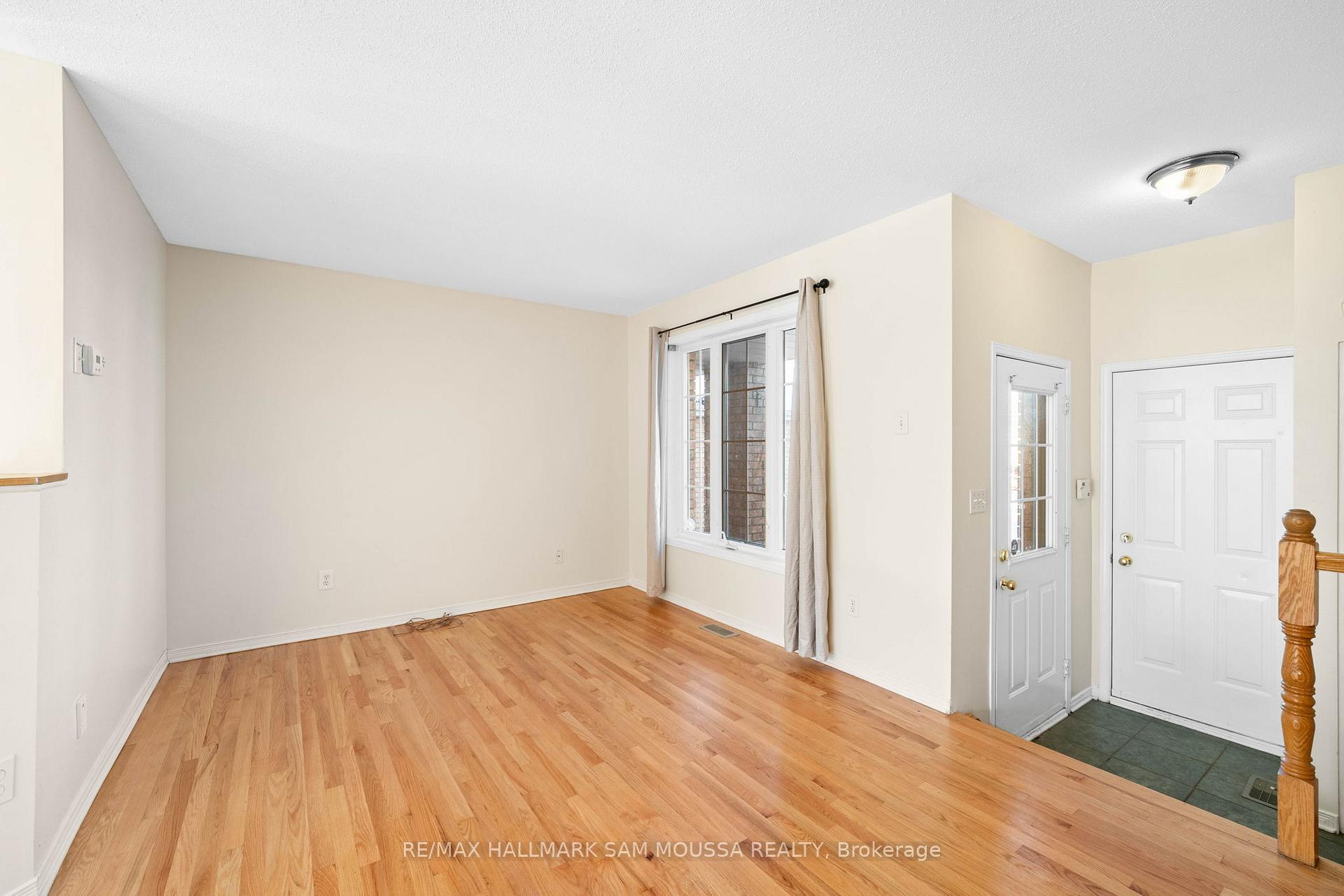 Photo 7 of 18 Drumso Street, Ottawa, Hunt Club Park/Greenboro — HOMEH