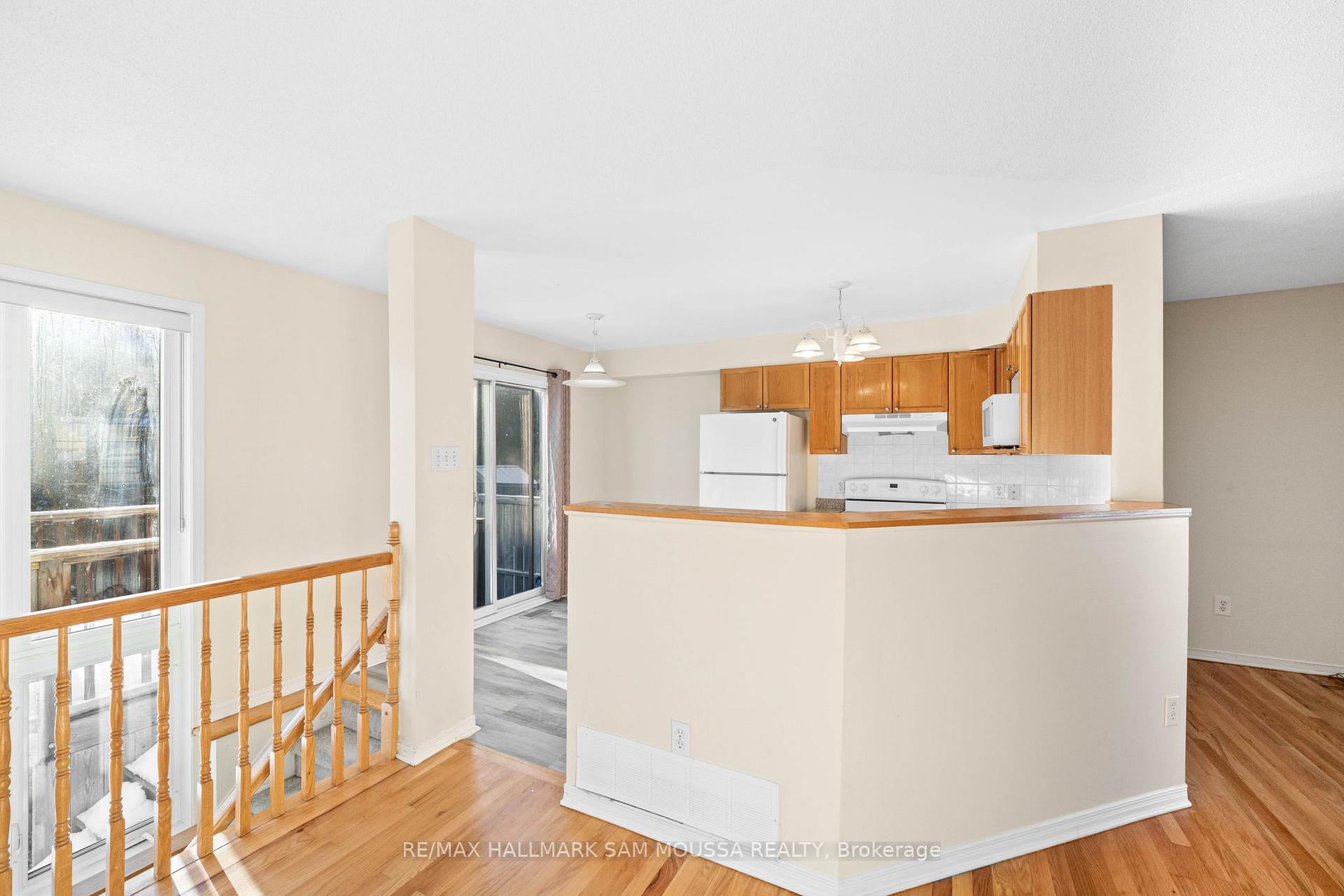 Photo 9 of 18 Drumso Street, Ottawa, Hunt Club Park/Greenboro — HOMEH