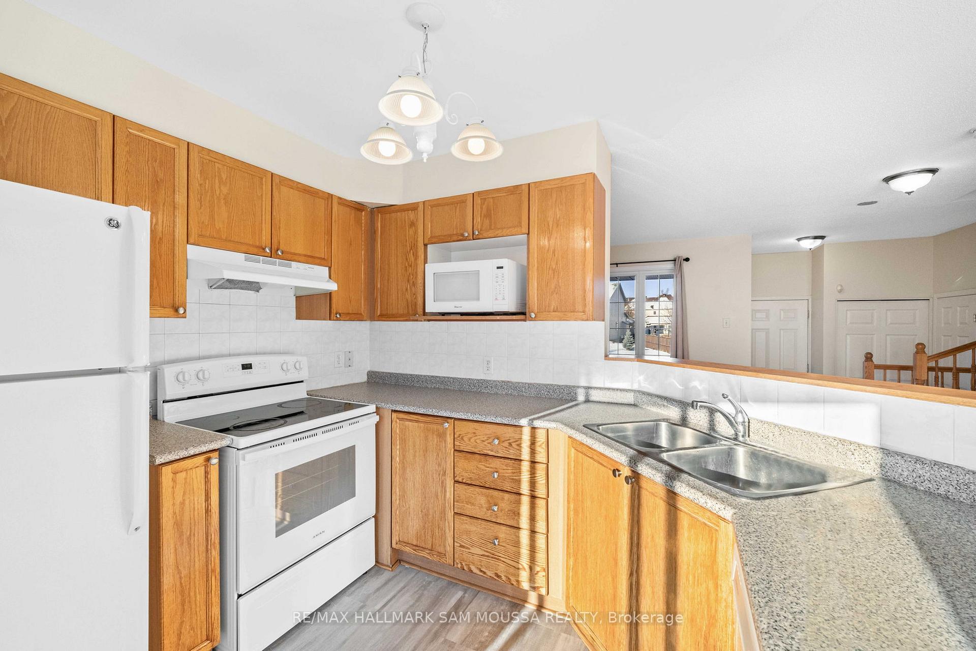 Photo 11 of 18 Drumso Street, Ottawa, Hunt Club Park/Greenboro — HOMEH