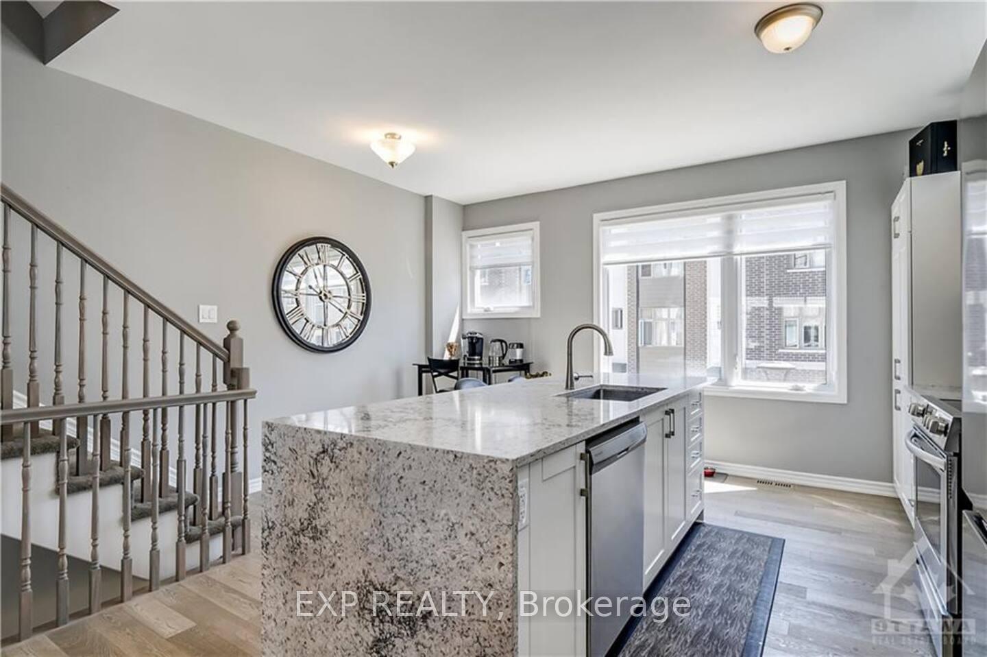 Photo 2 of 213 Makadewa Private, Ottawa, CFB Rockcliffe and Area — HOMEH