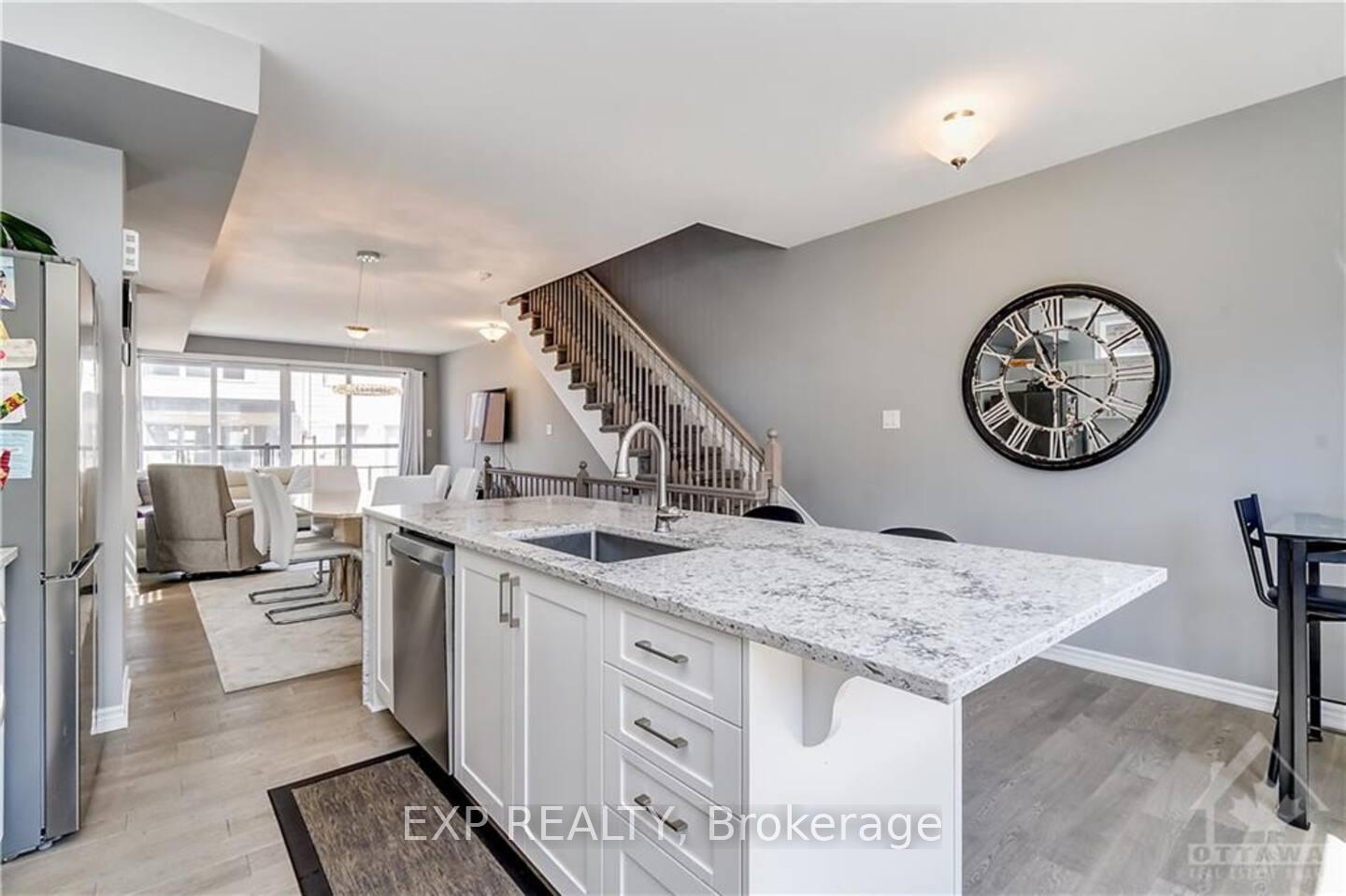 Photo 3 of 213 Makadewa Private, Ottawa, CFB Rockcliffe and Area — HOMEH
