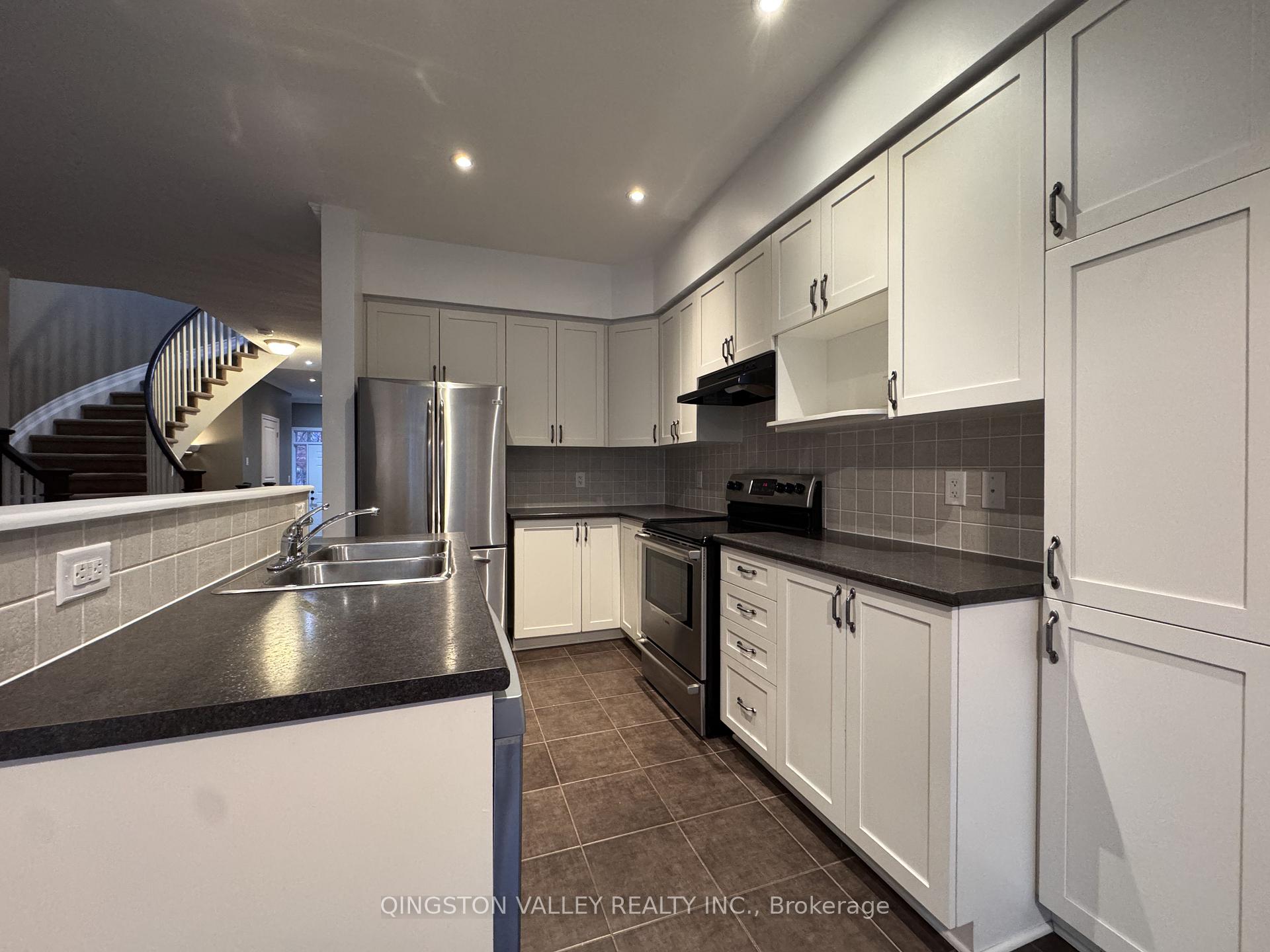 Photo 11 of 40 Torbec Avenue, Ottawa, Kanata - Kanata Lakes/Heritage Hills — HOMEH