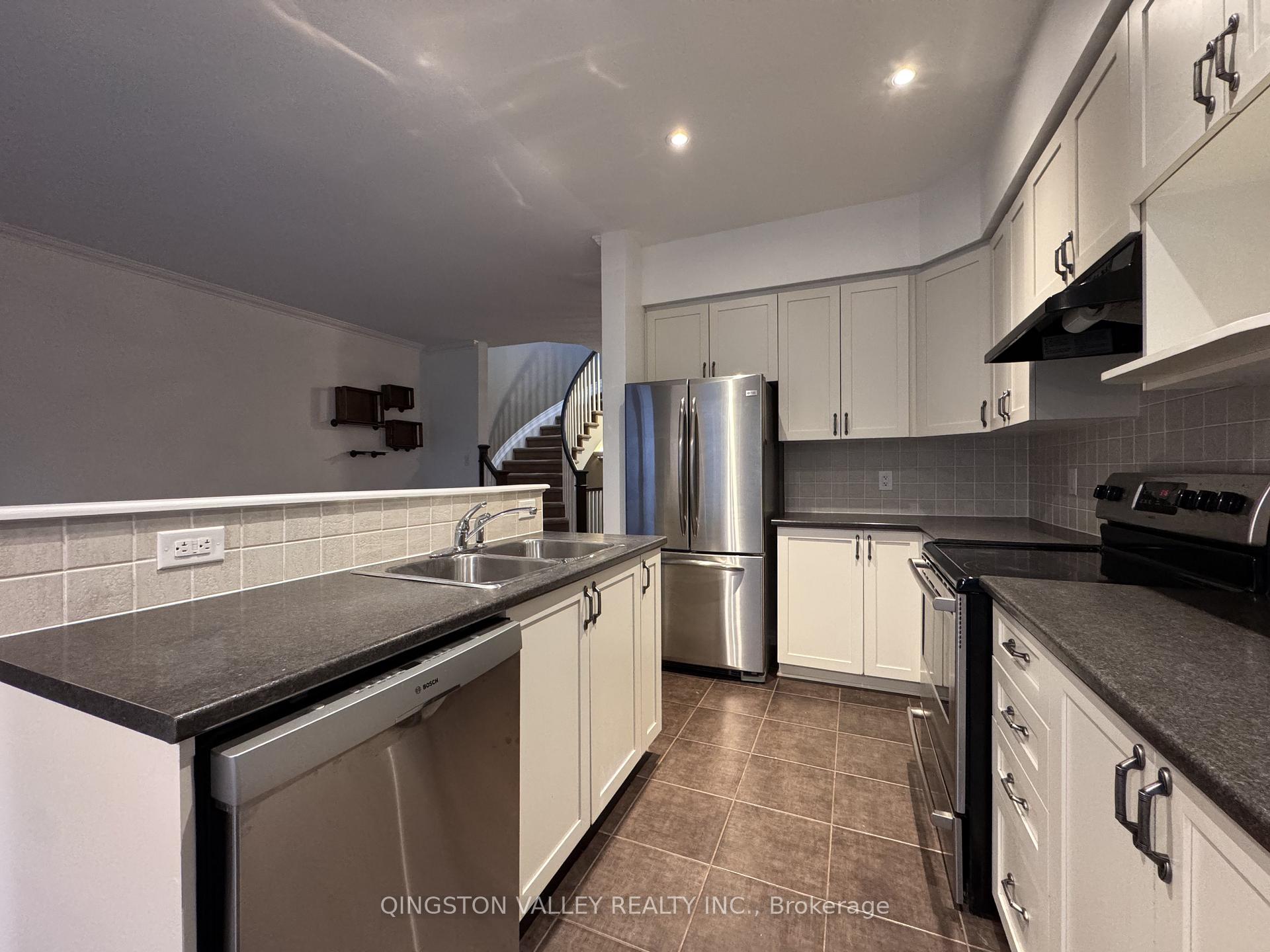 Photo 12 of 40 Torbec Avenue, Ottawa, Kanata - Kanata Lakes/Heritage Hills — HOMEH