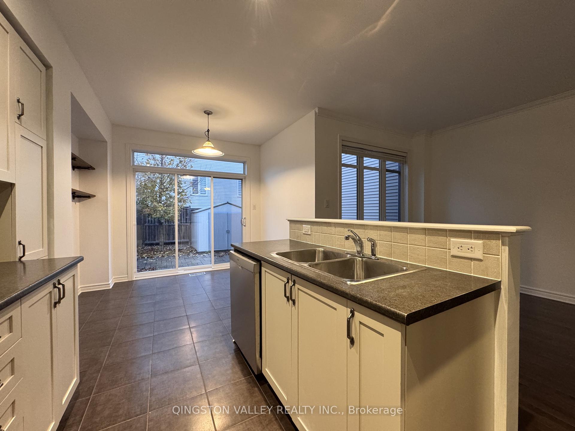 Photo 13 of 40 Torbec Avenue, Ottawa, Kanata - Kanata Lakes/Heritage Hills — HOMEH