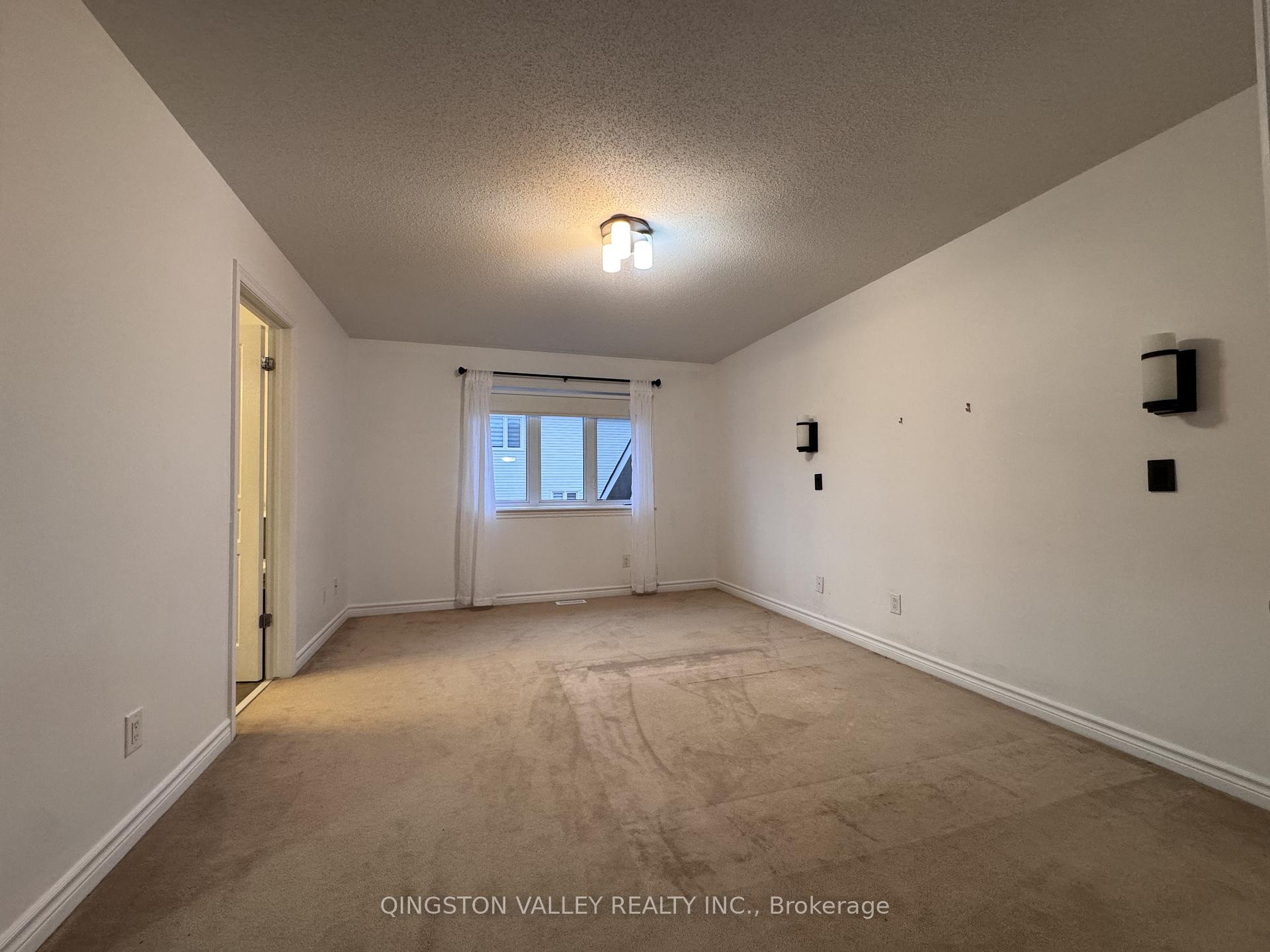 Photo 17 of 40 Torbec Avenue, Ottawa, Kanata - Kanata Lakes/Heritage Hills — HOMEH