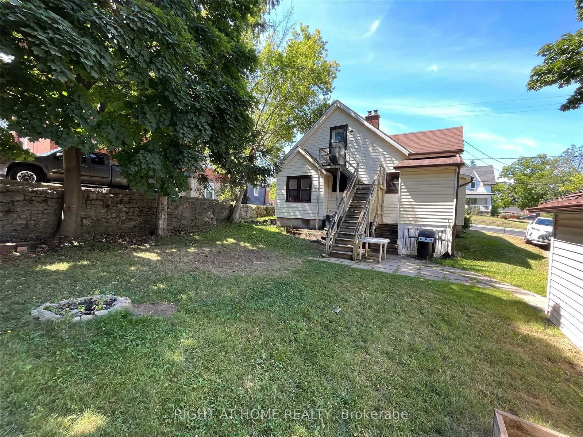 Photo 1 of 4287 Queen (Upper Unit ) Street, Lincoln, Beamsville — HOMEH
