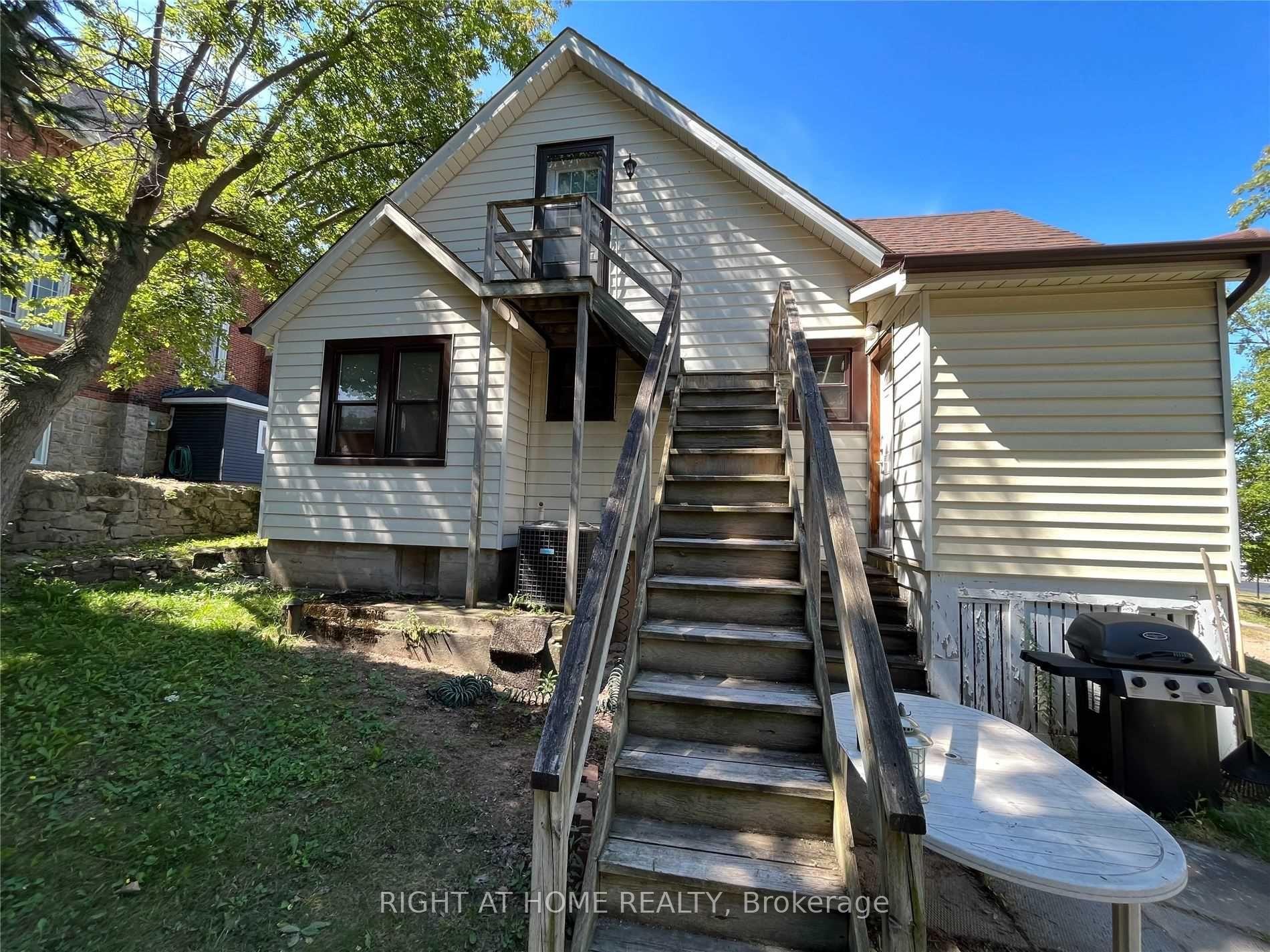 Photo 2 of 4287 Queen (Upper Unit ) Street, Lincoln, Beamsville — HOMEH