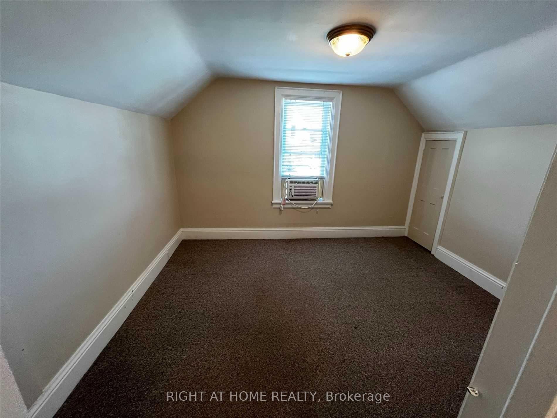 Photo 5 of 4287 Queen (Upper Unit ) Street, Lincoln, Beamsville — HOMEH