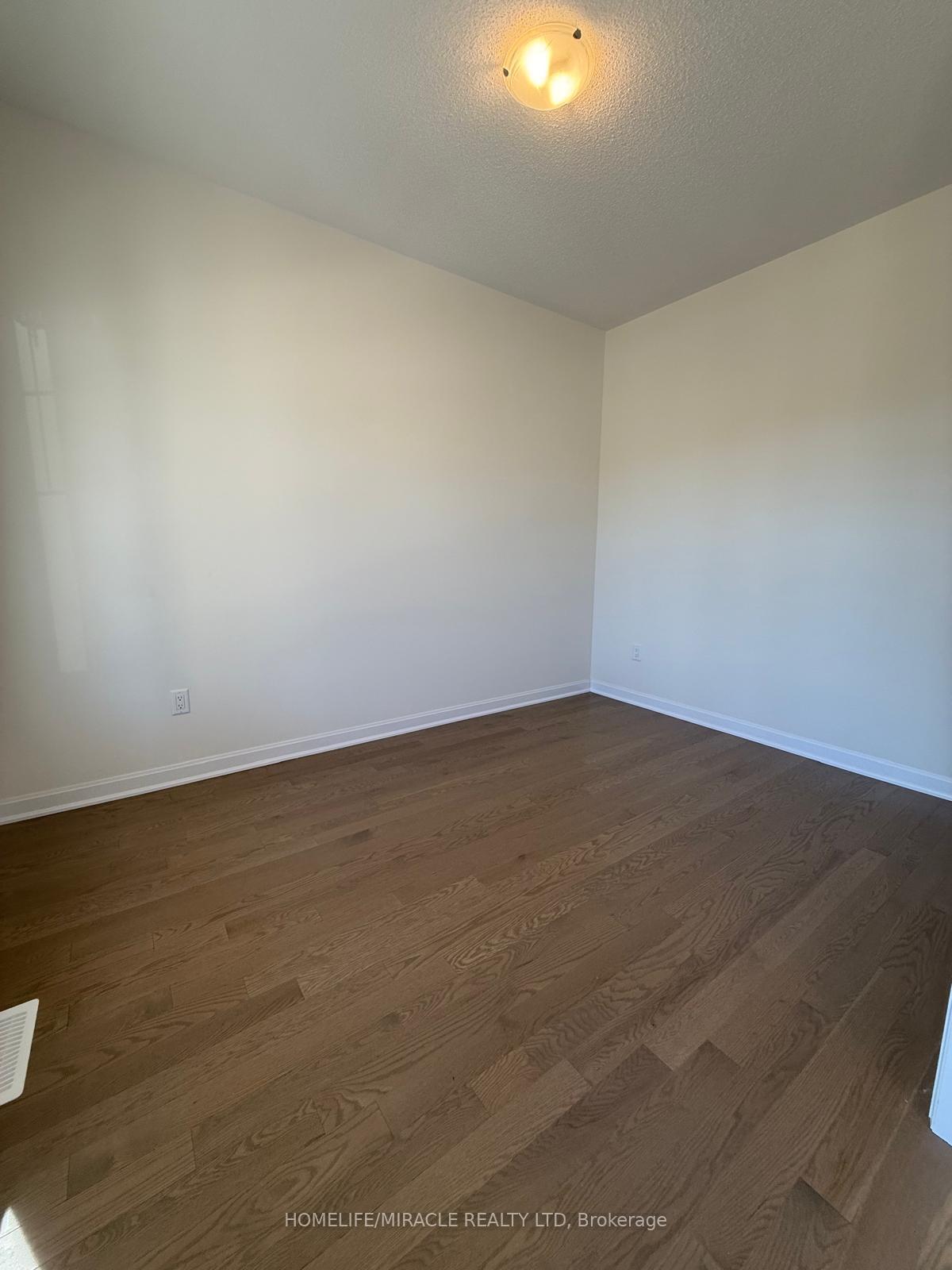 Photo 5 of 109 Windermere Boulevard, Loyalist, Bath — HOMEH