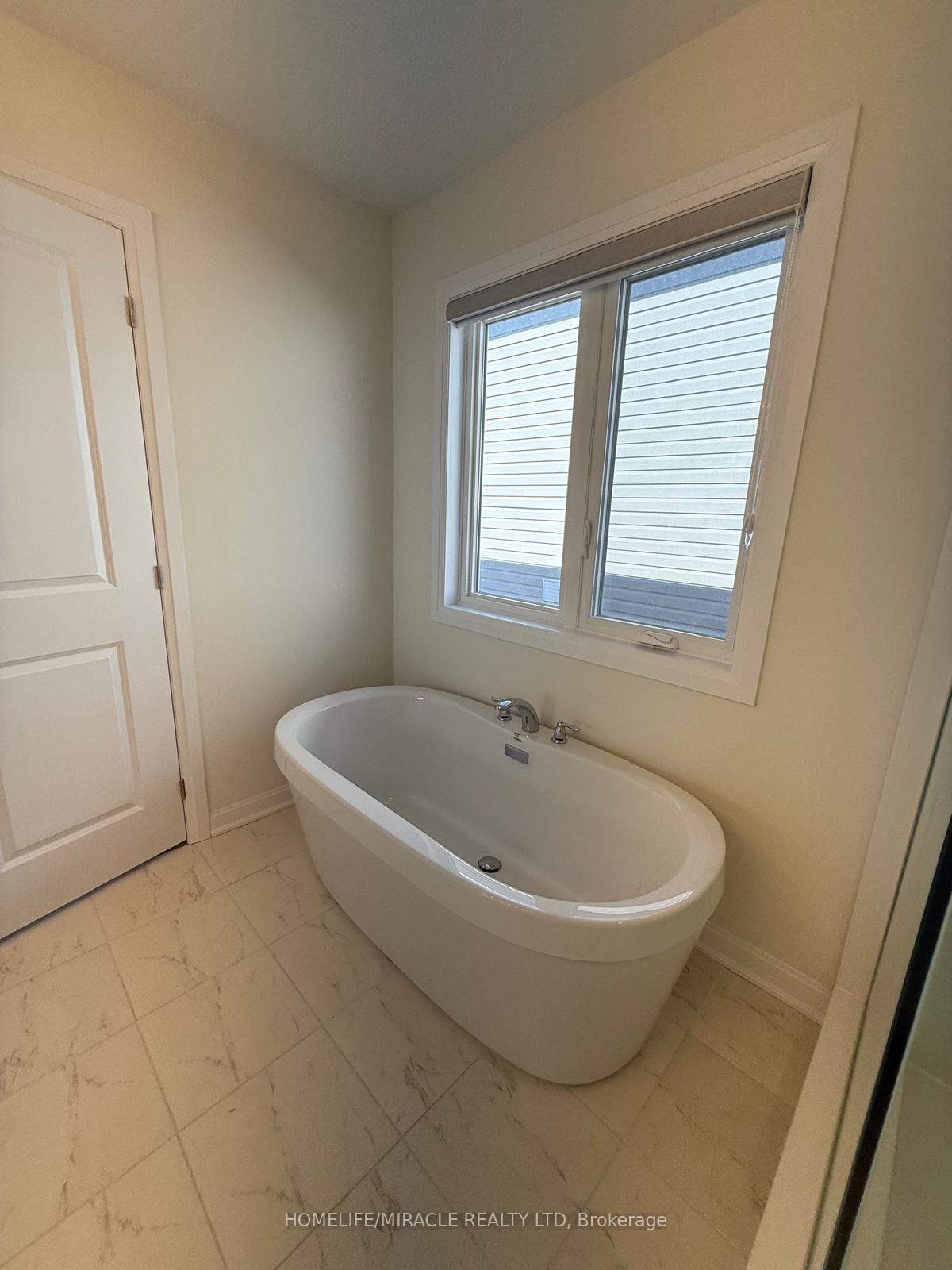 Photo 31 of 109 Windermere Boulevard, Loyalist, Bath — HOMEH