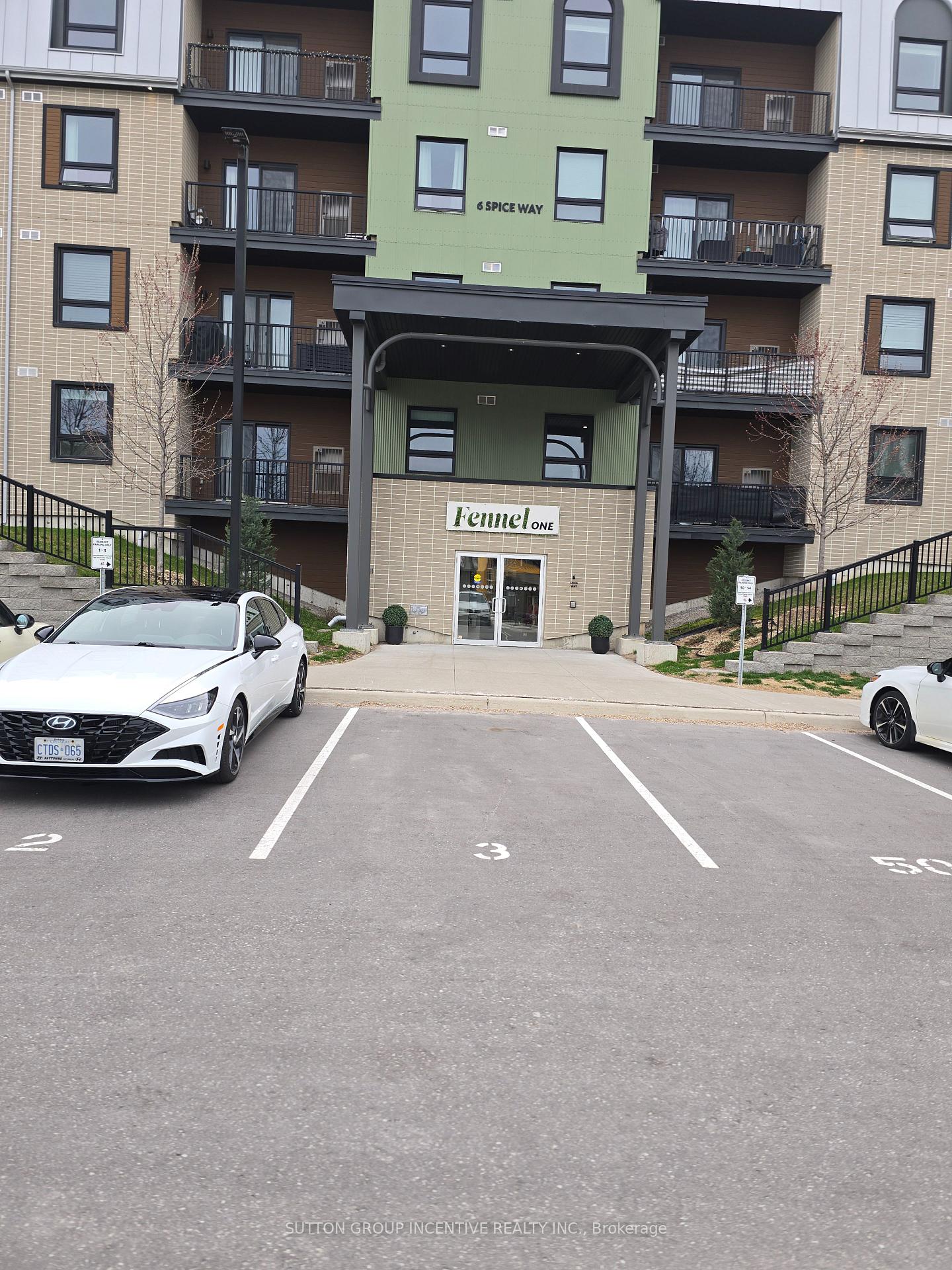 Photo 3 of Unit 106, 4 Spice Way, Barrie, Rural Barrie Southeast — HOMEH