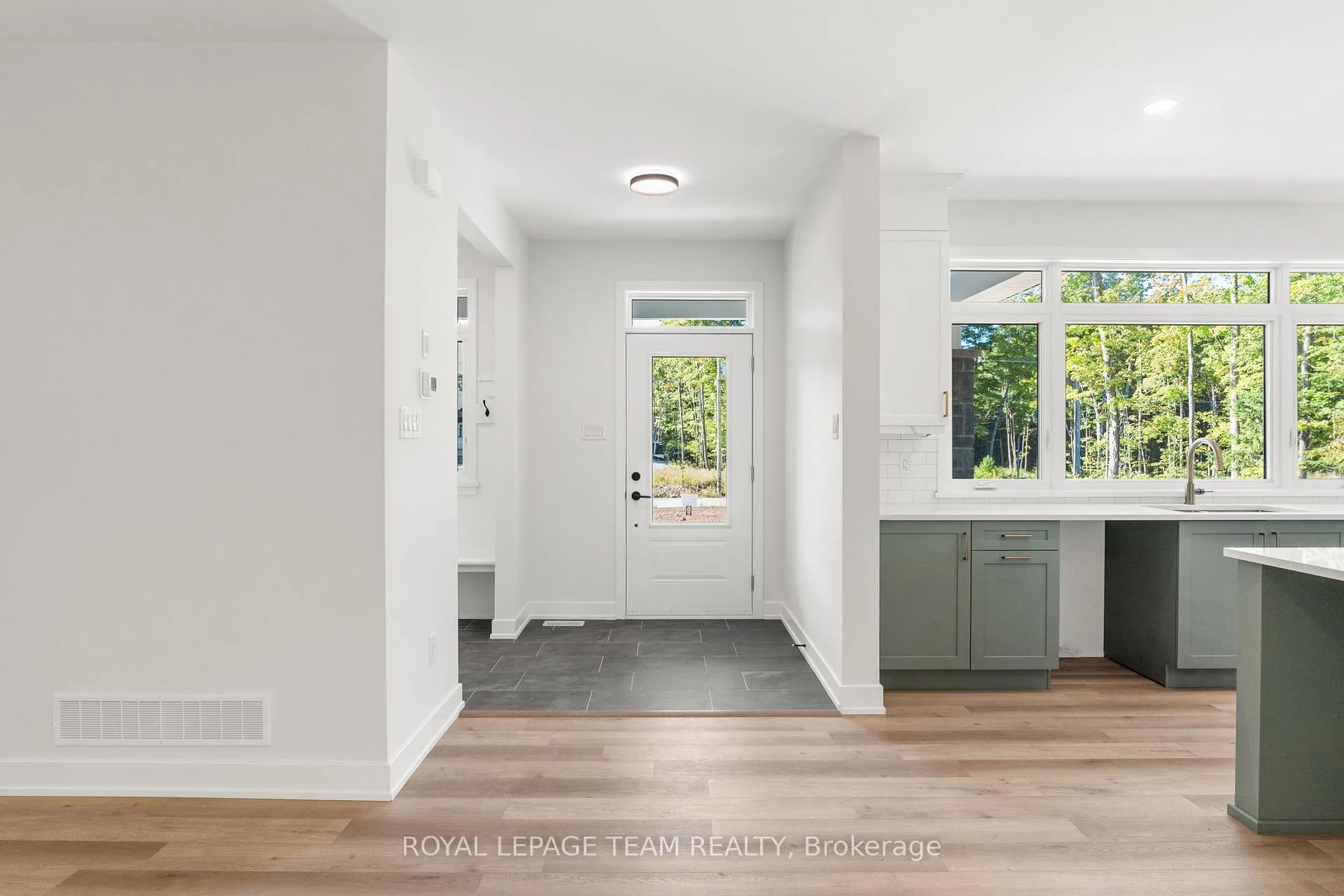 Photo 2 of 80 Hogan Drive, McNab/Braeside, Mcnab/Braeside Twps — HOMEH