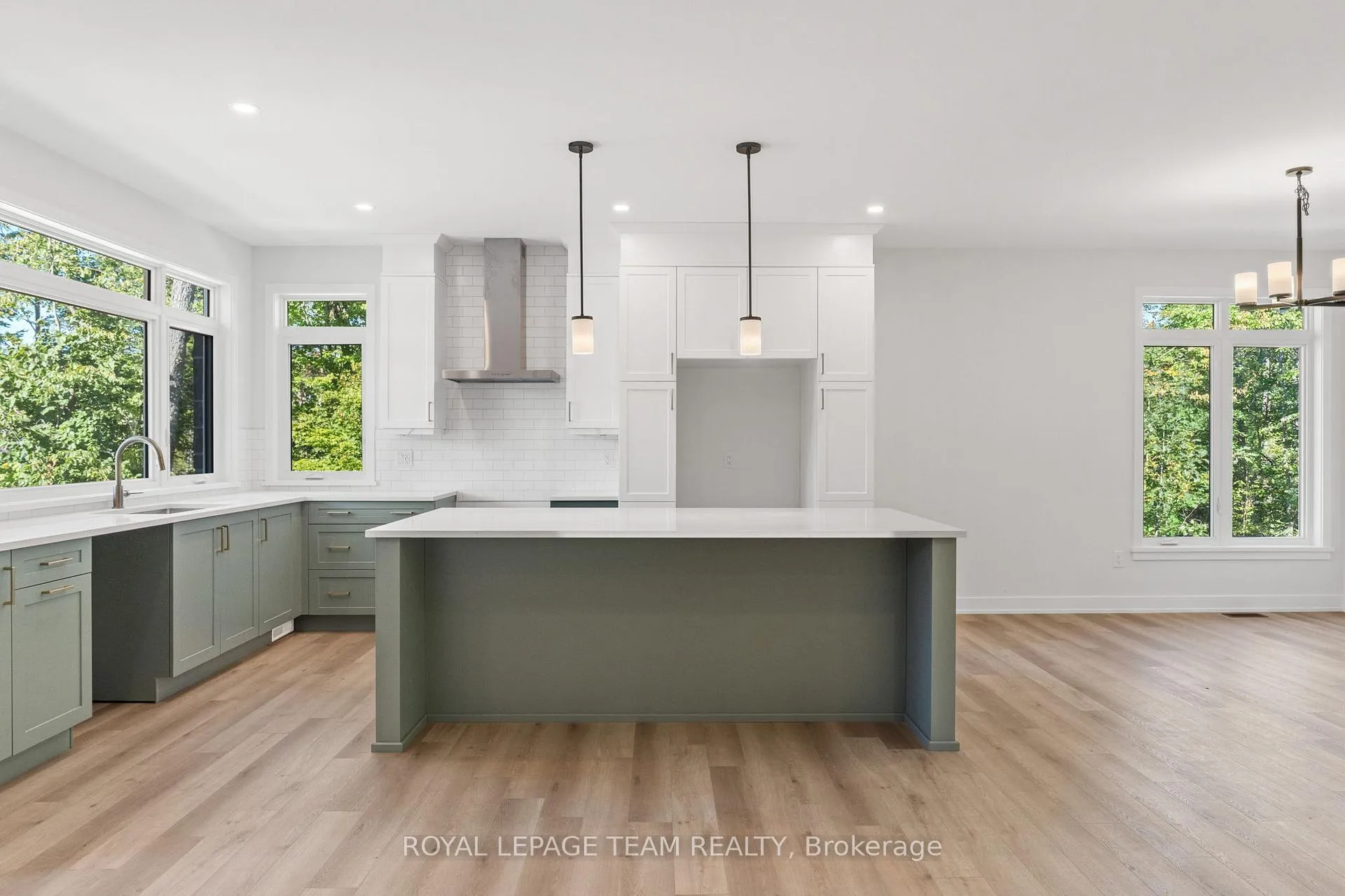 Photo 4 of 80 Hogan Drive, McNab/Braeside, Mcnab/Braeside Twps — HOMEH