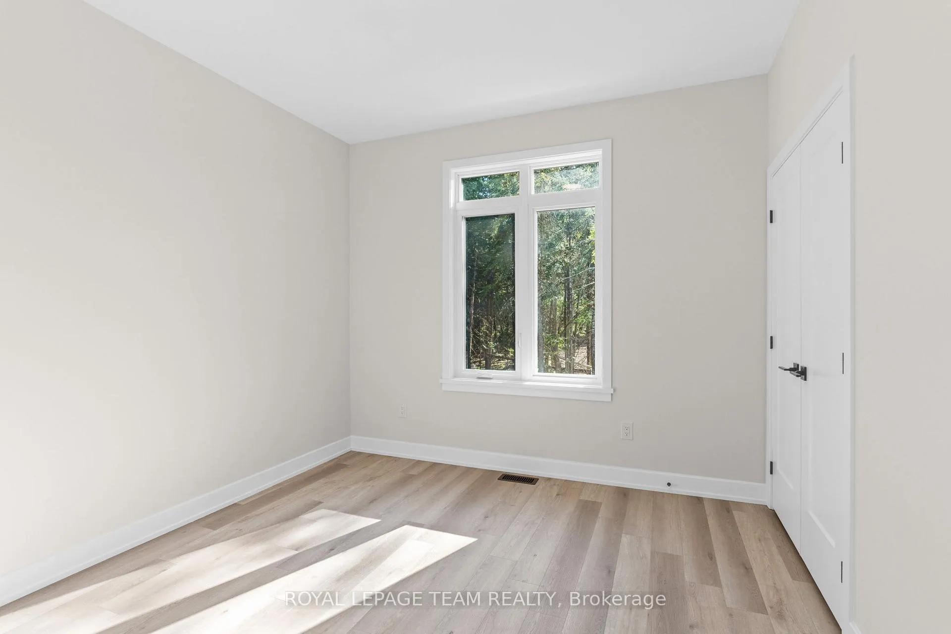 Photo 24 of 80 Hogan Drive, McNab/Braeside, Mcnab/Braeside Twps — HOMEH
