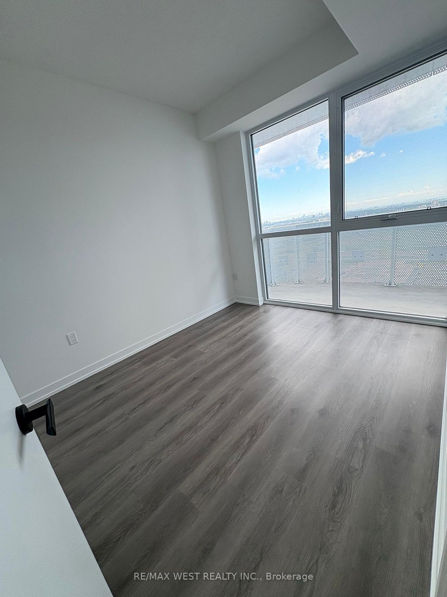 Photo 5 of Unit 4903, 225 Commerce Street, Vaughan, Vaughan Corporate Centre — HOMEH