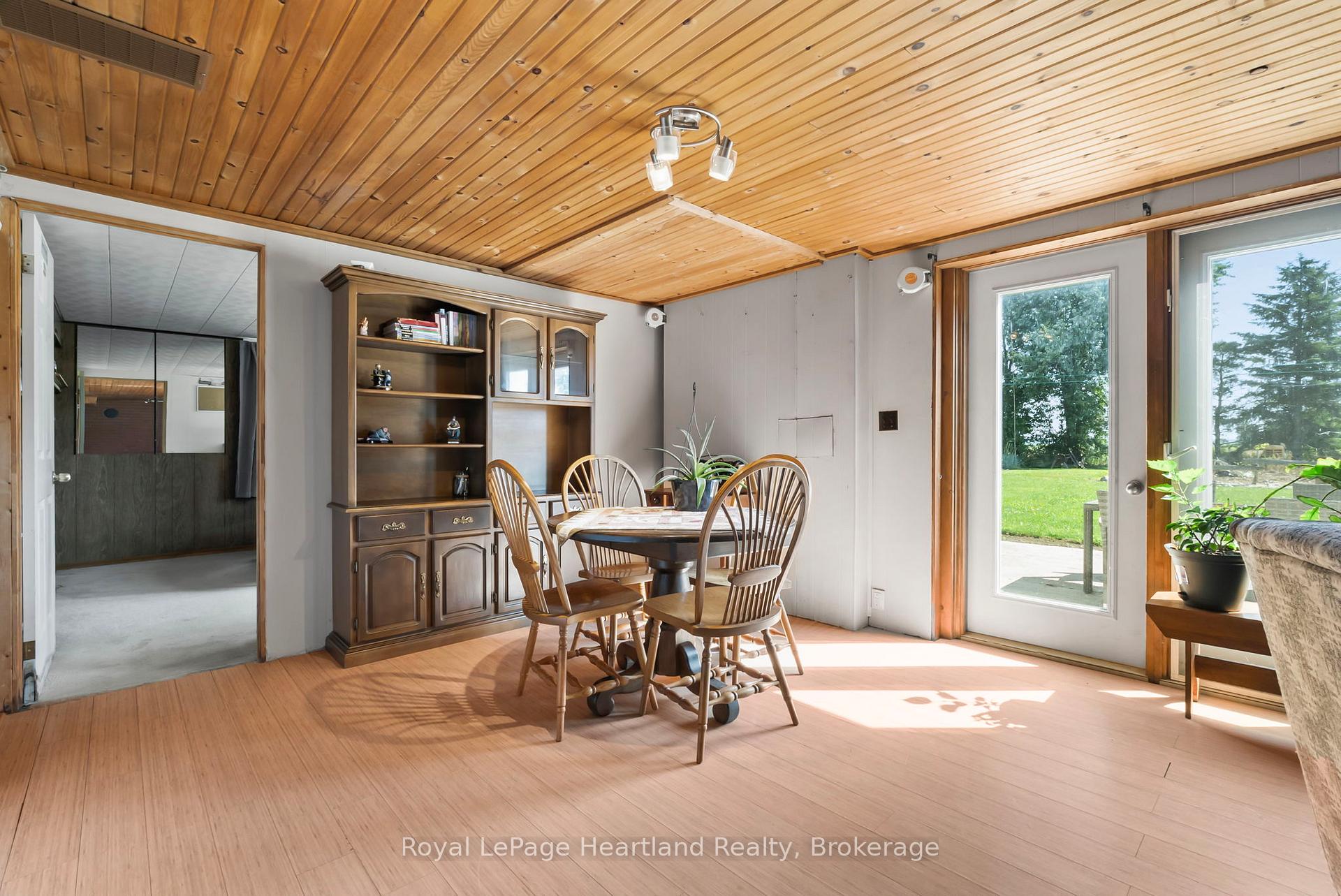 Photo 3 of 8715 Wellington Rd 7, Mapleton, Rural Mapleton — HOMEH