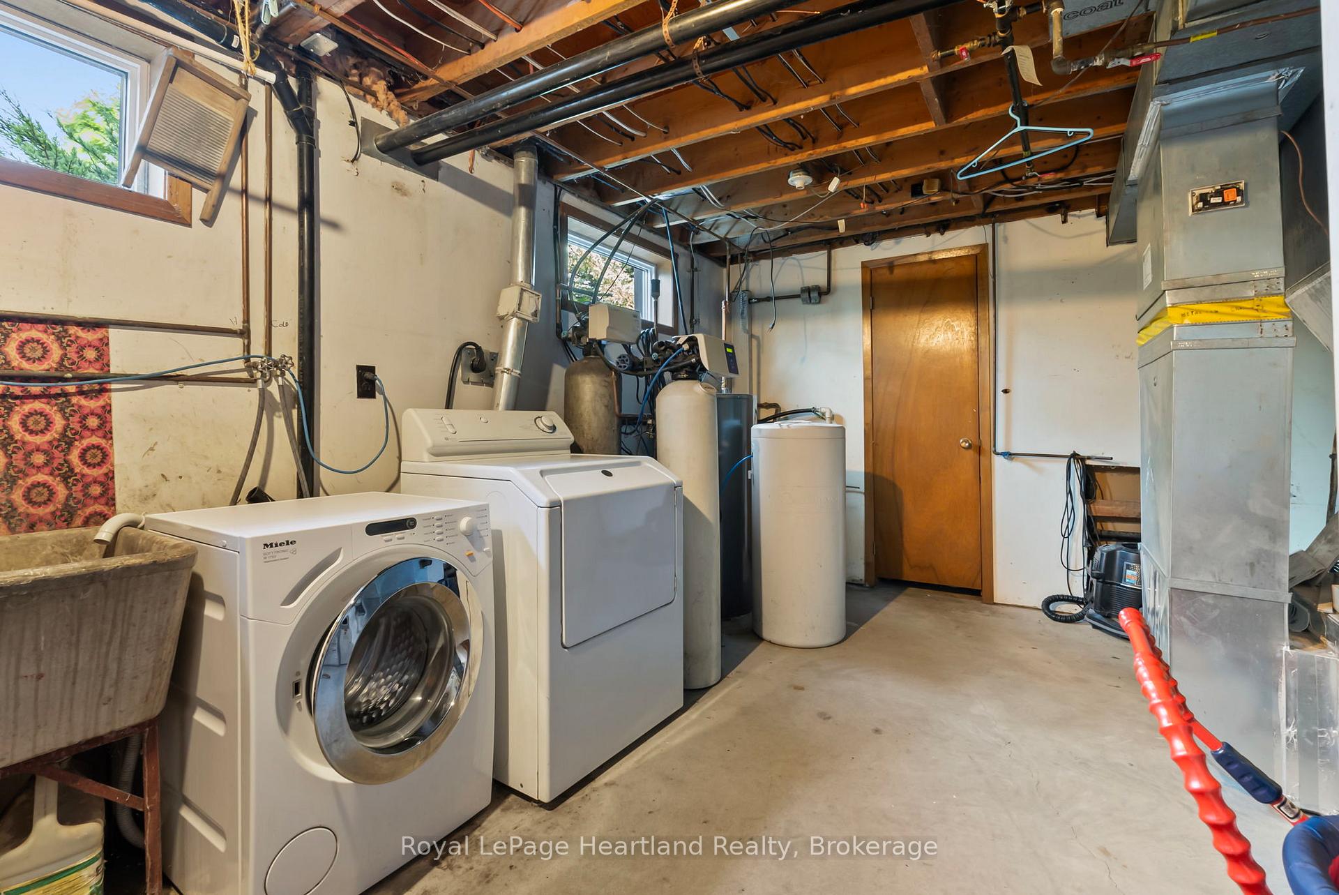 Photo 8 of 8715 Wellington Rd 7, Mapleton, Rural Mapleton — HOMEH